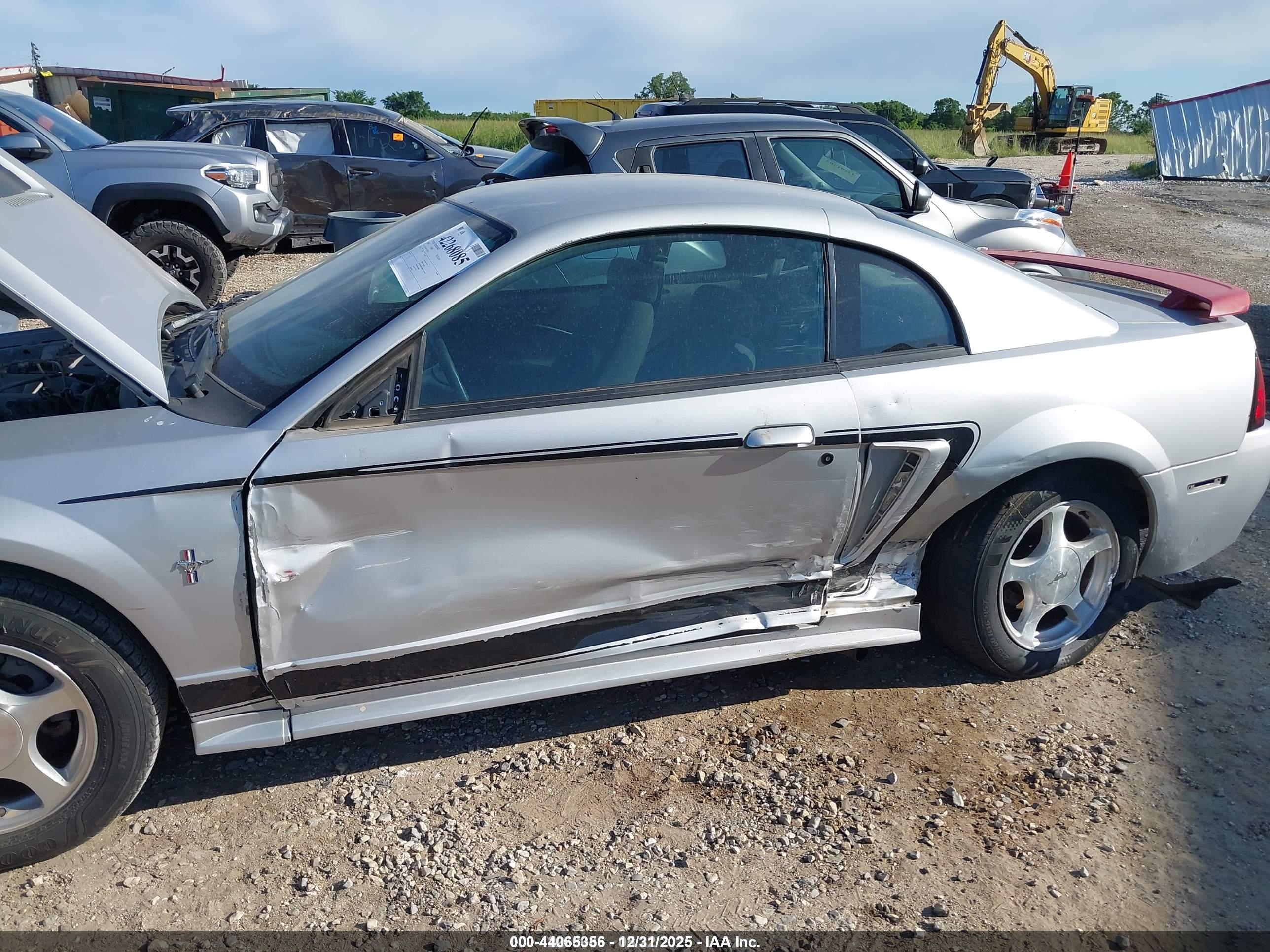 FORD MUSTANG image 6