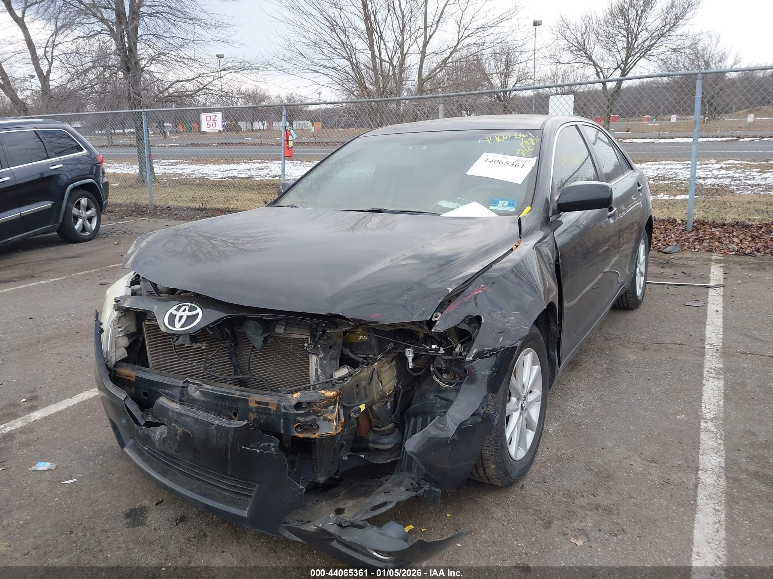 TOYOTA CAMRY image 2
