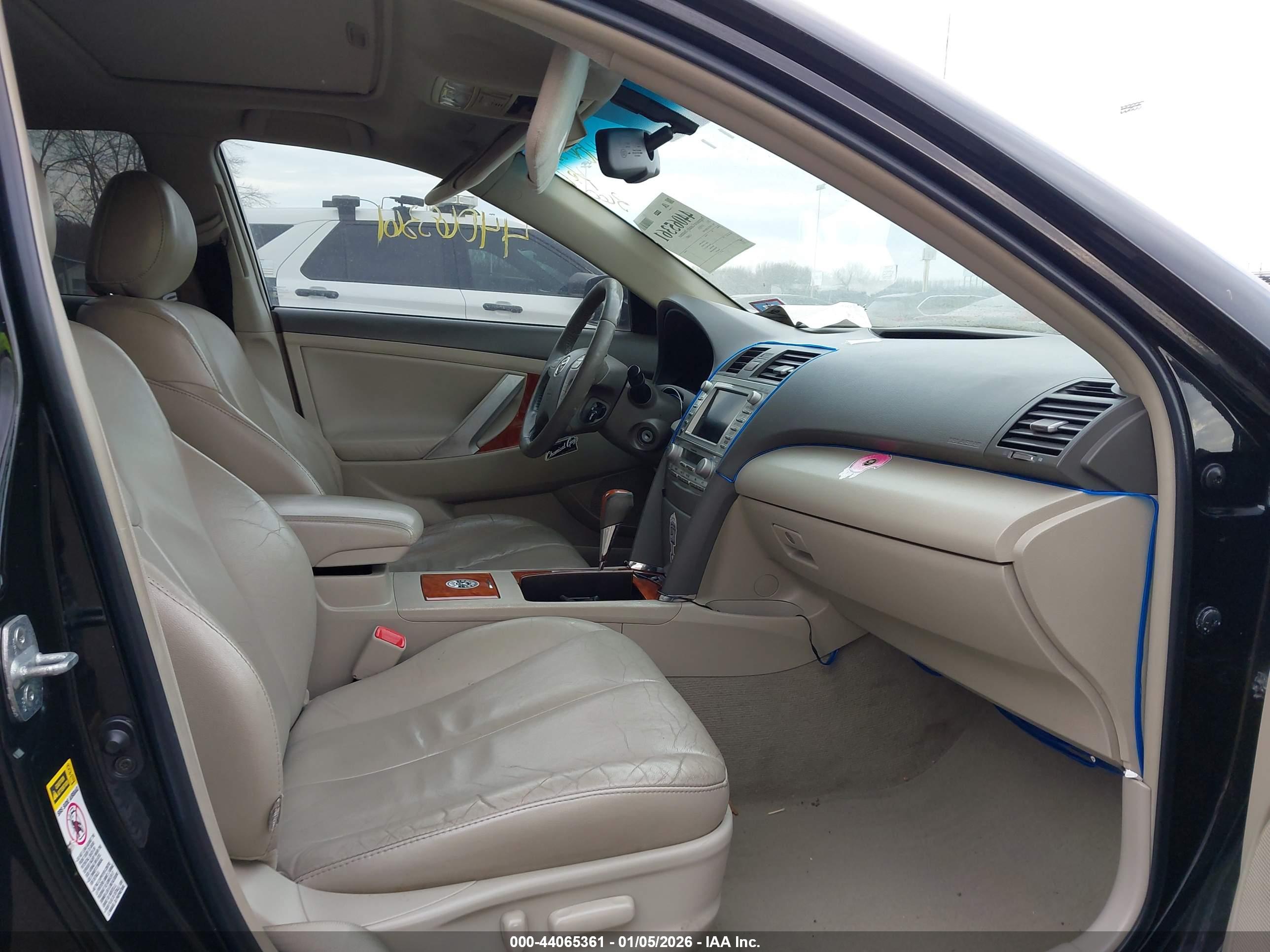 TOYOTA CAMRY image 5