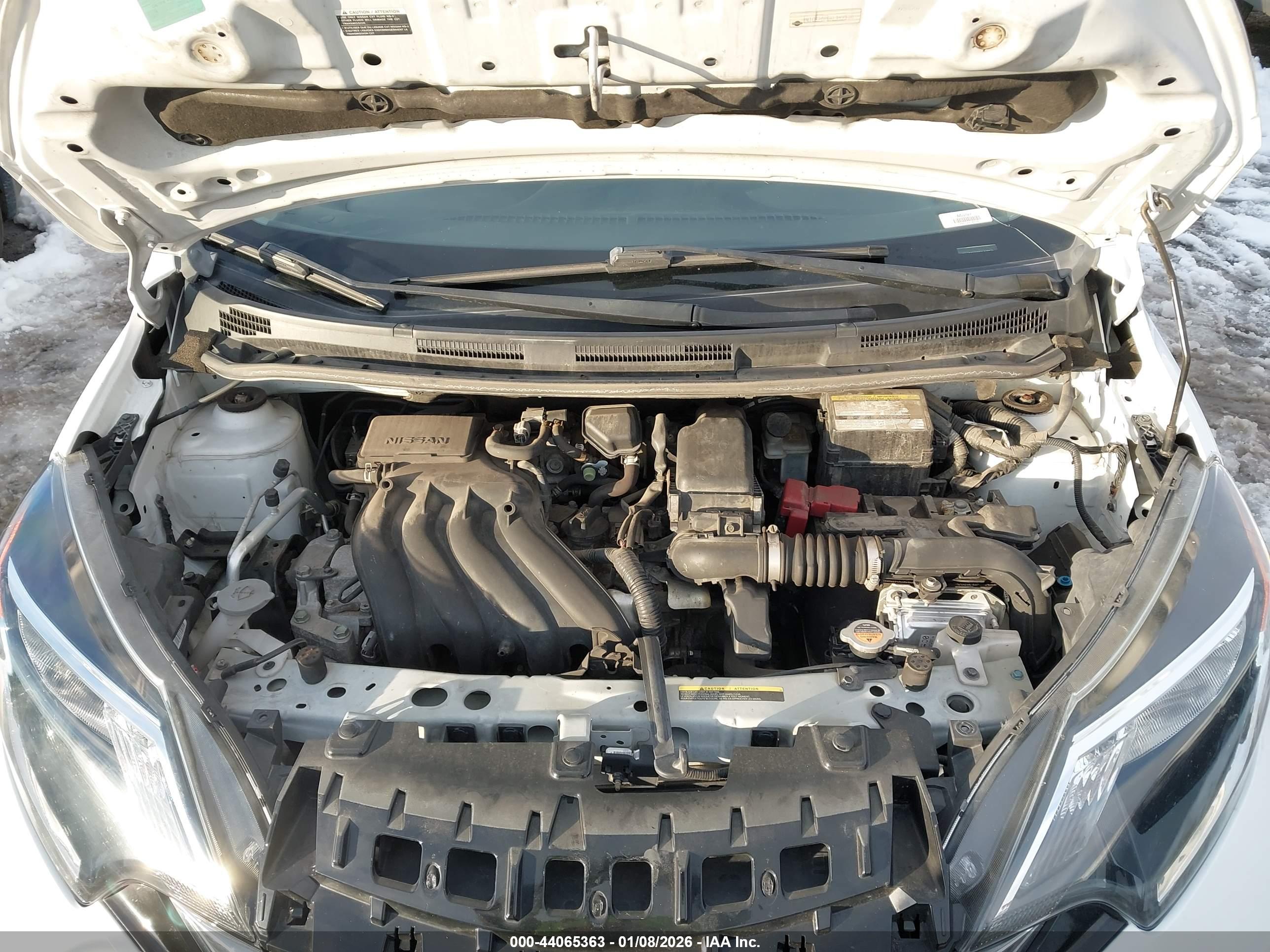 NISSAN VERSA image 10
