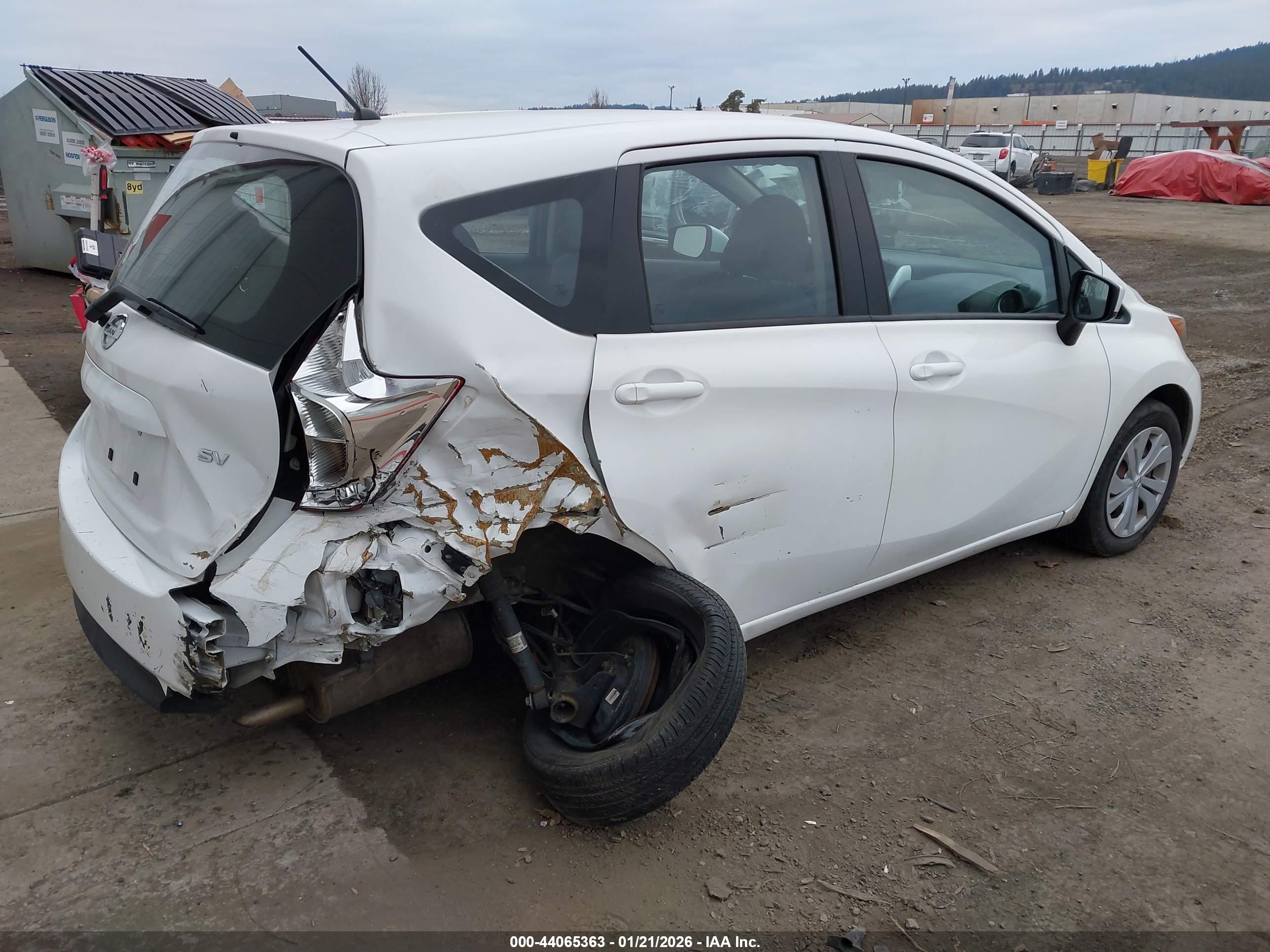 NISSAN VERSA image 4
