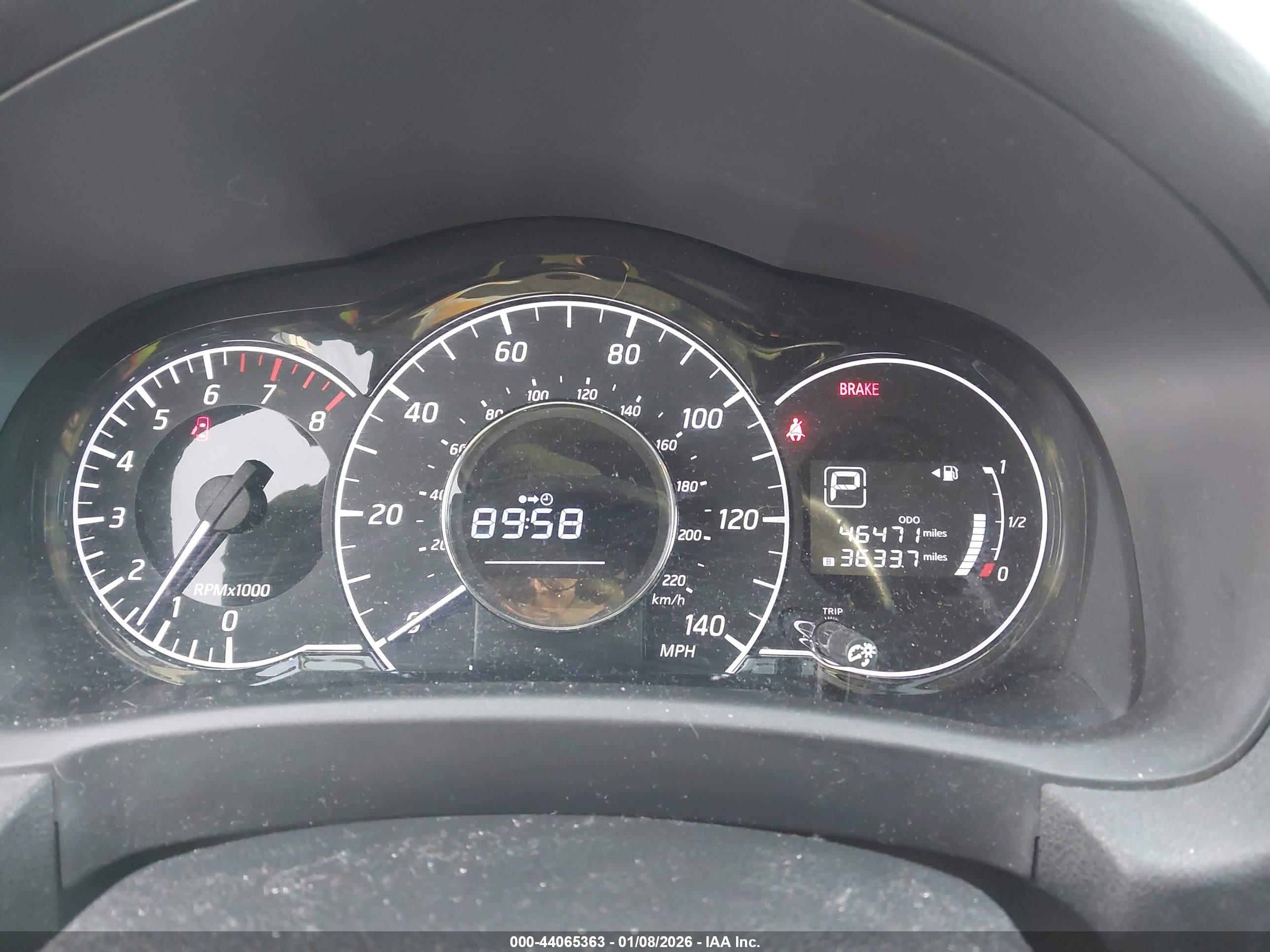 NISSAN VERSA image 7