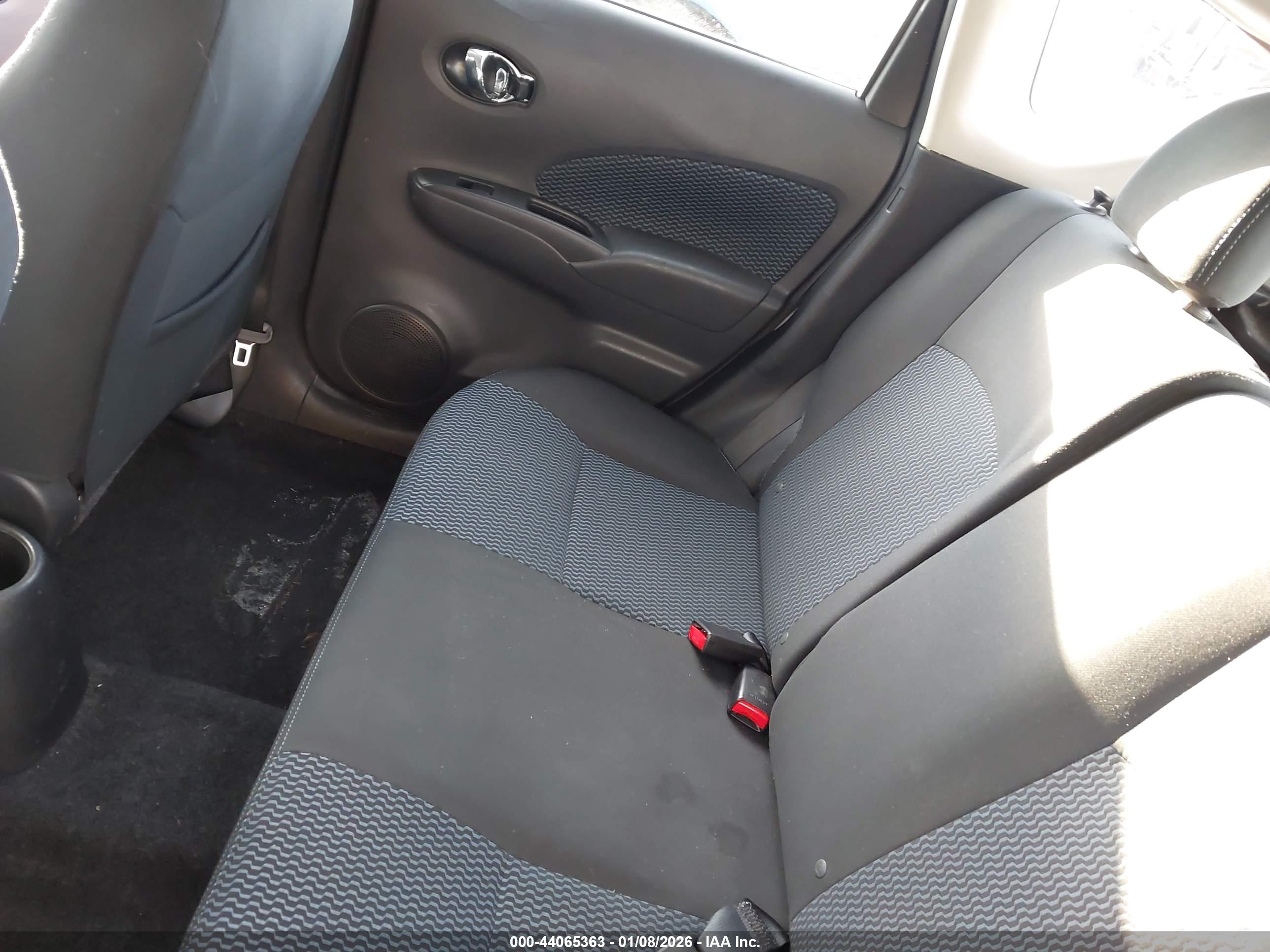 NISSAN VERSA image 8