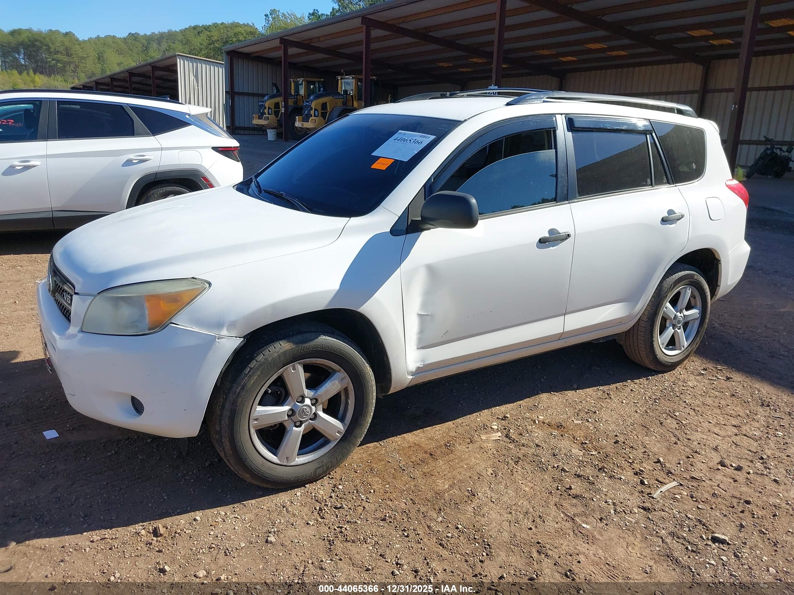 TOYOTA RAV4 image 2