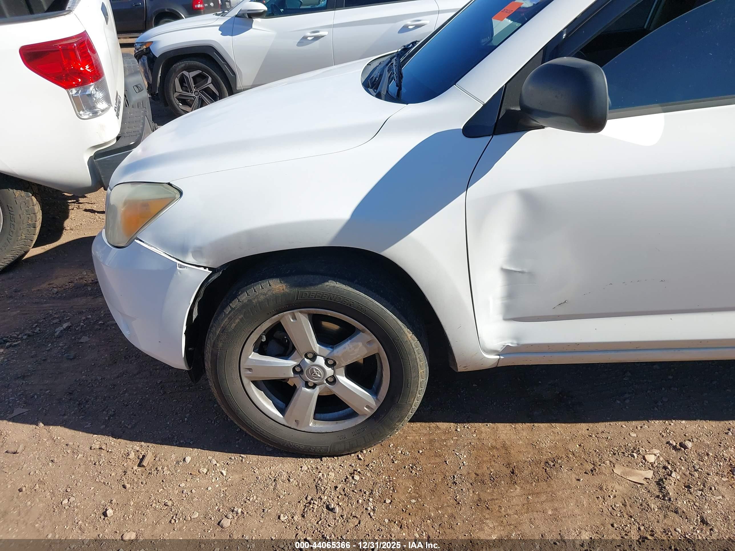 TOYOTA RAV4 image 6