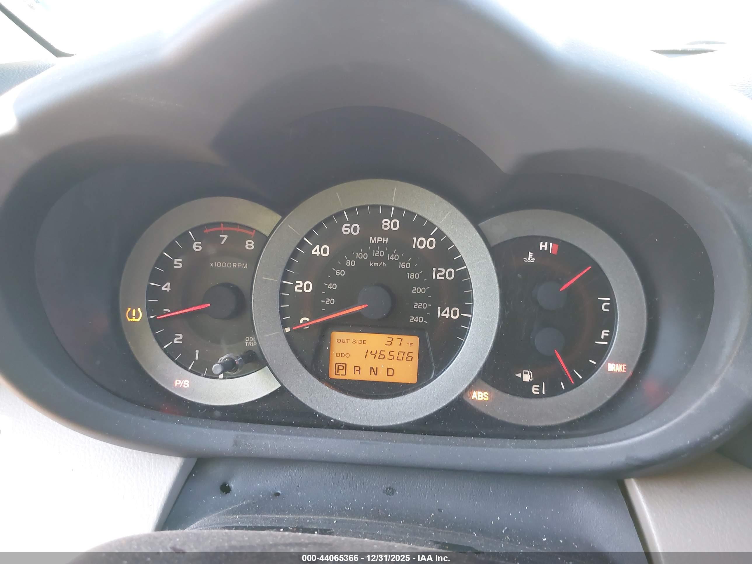 TOYOTA RAV4 image 7