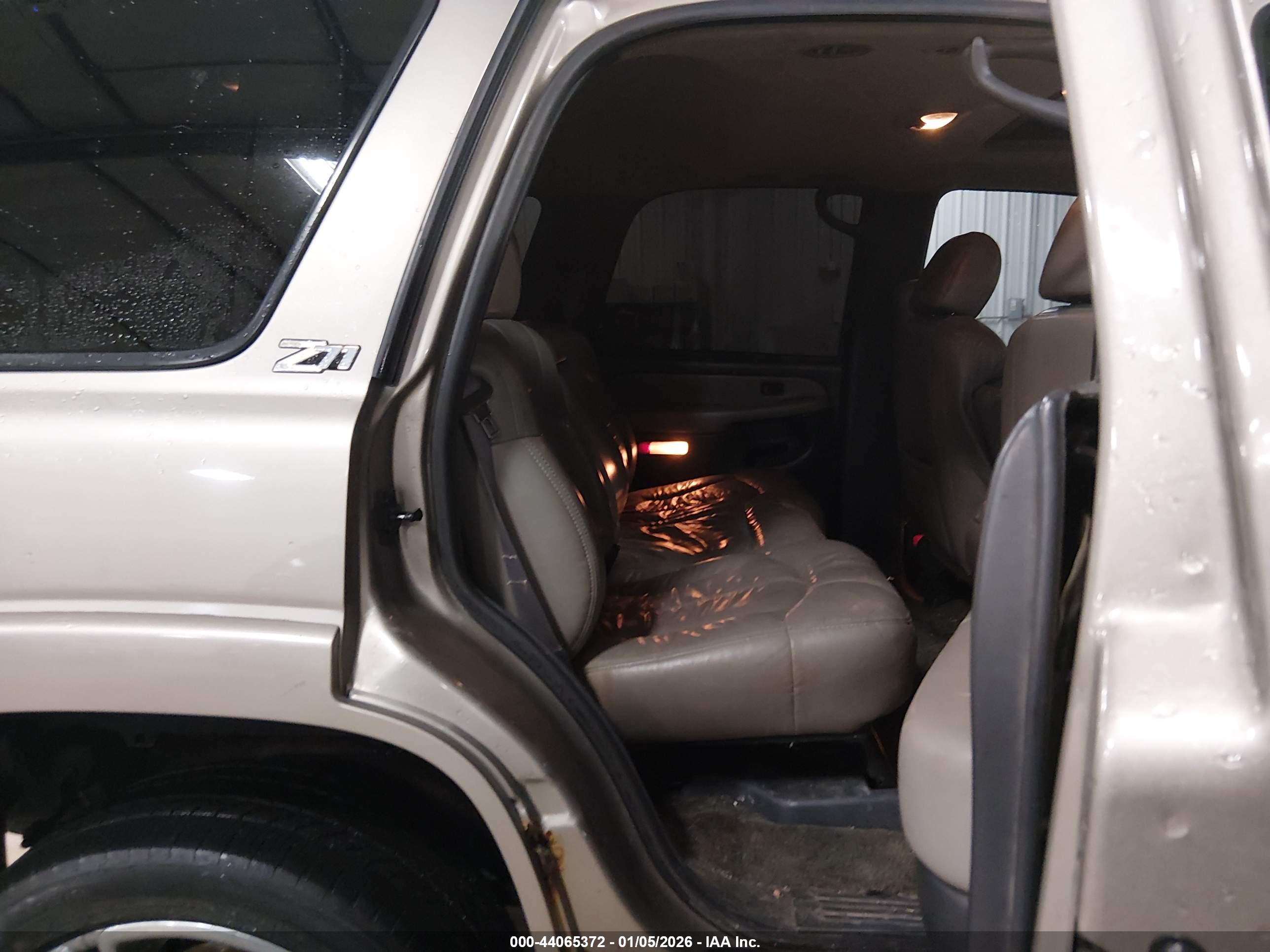CHEVROLET TAHOE image 8