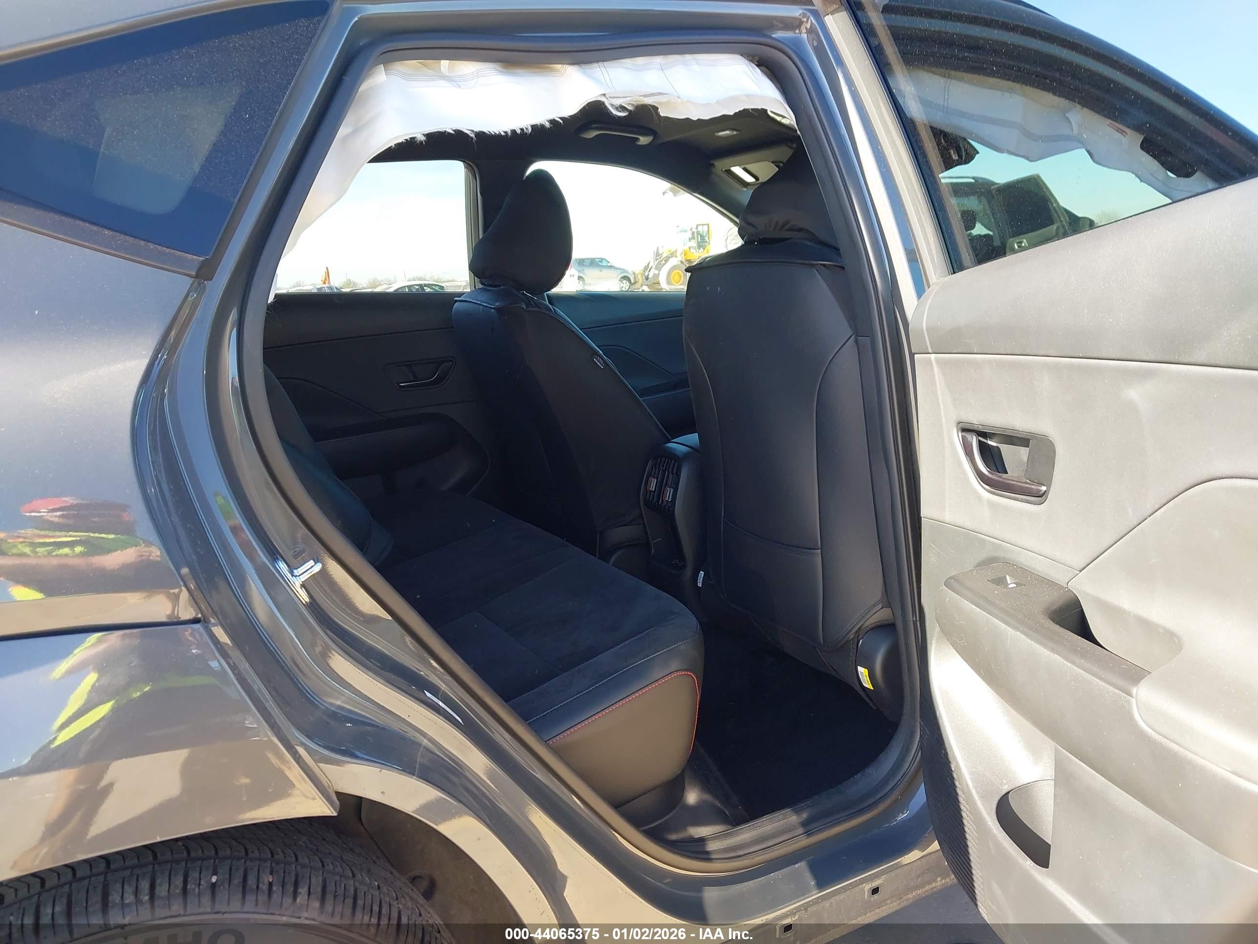 HYUNDAI KONA image 8