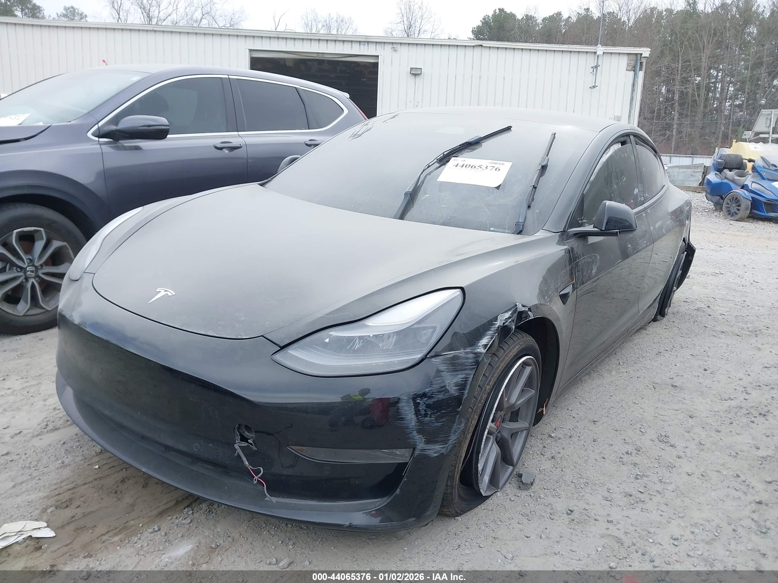 TESLA MODEL image 2