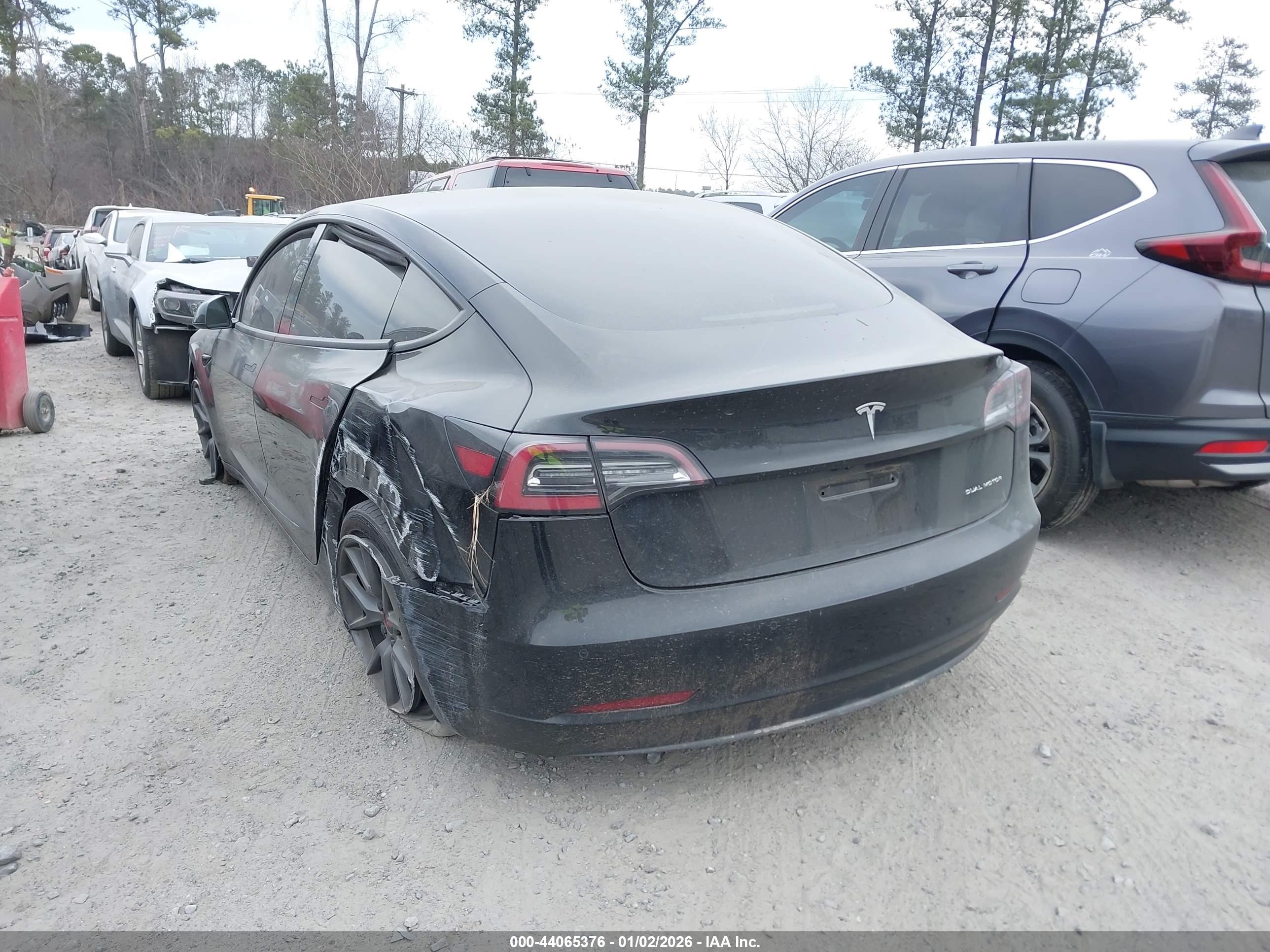 TESLA MODEL image 3
