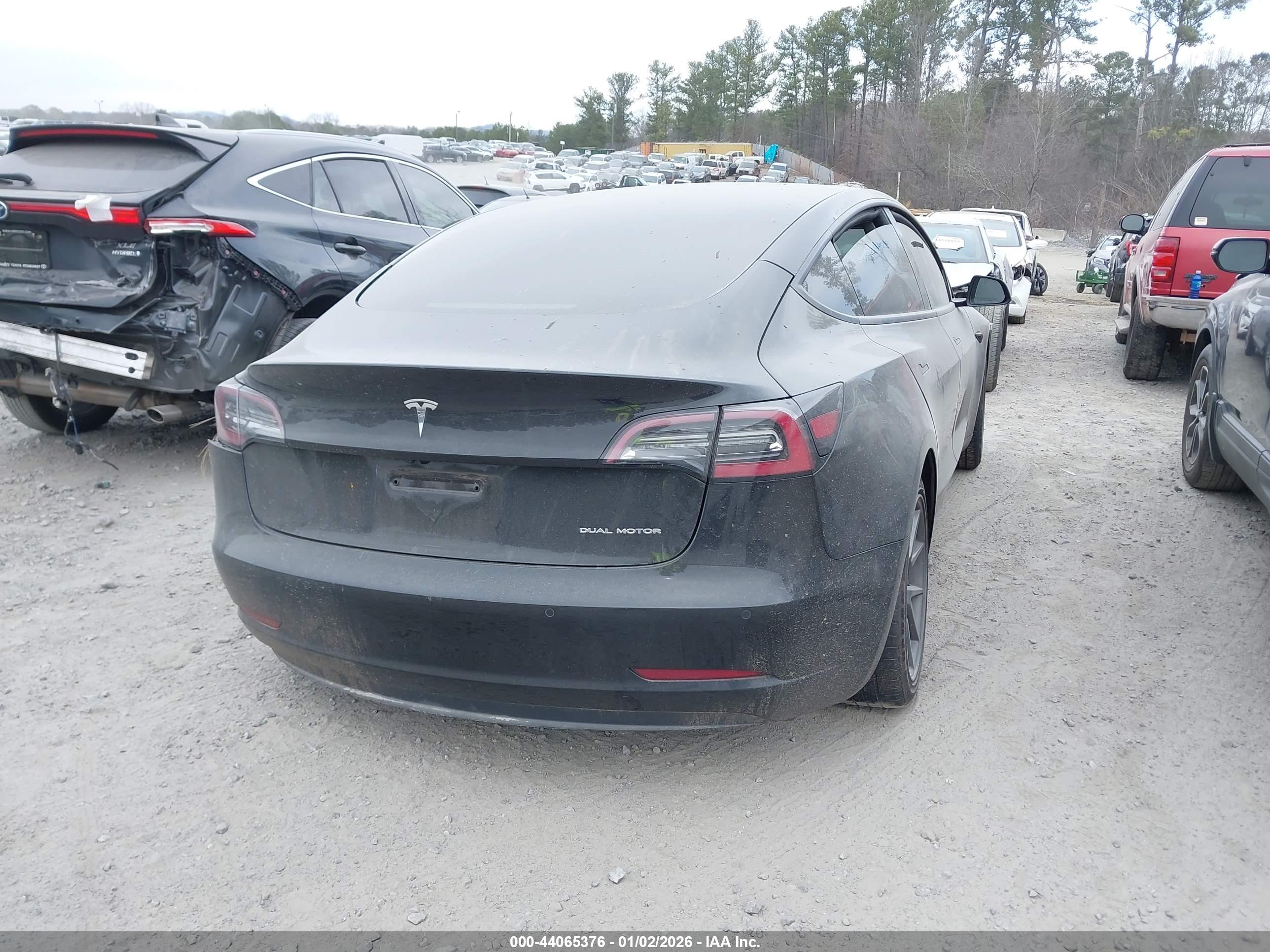 TESLA MODEL image 4