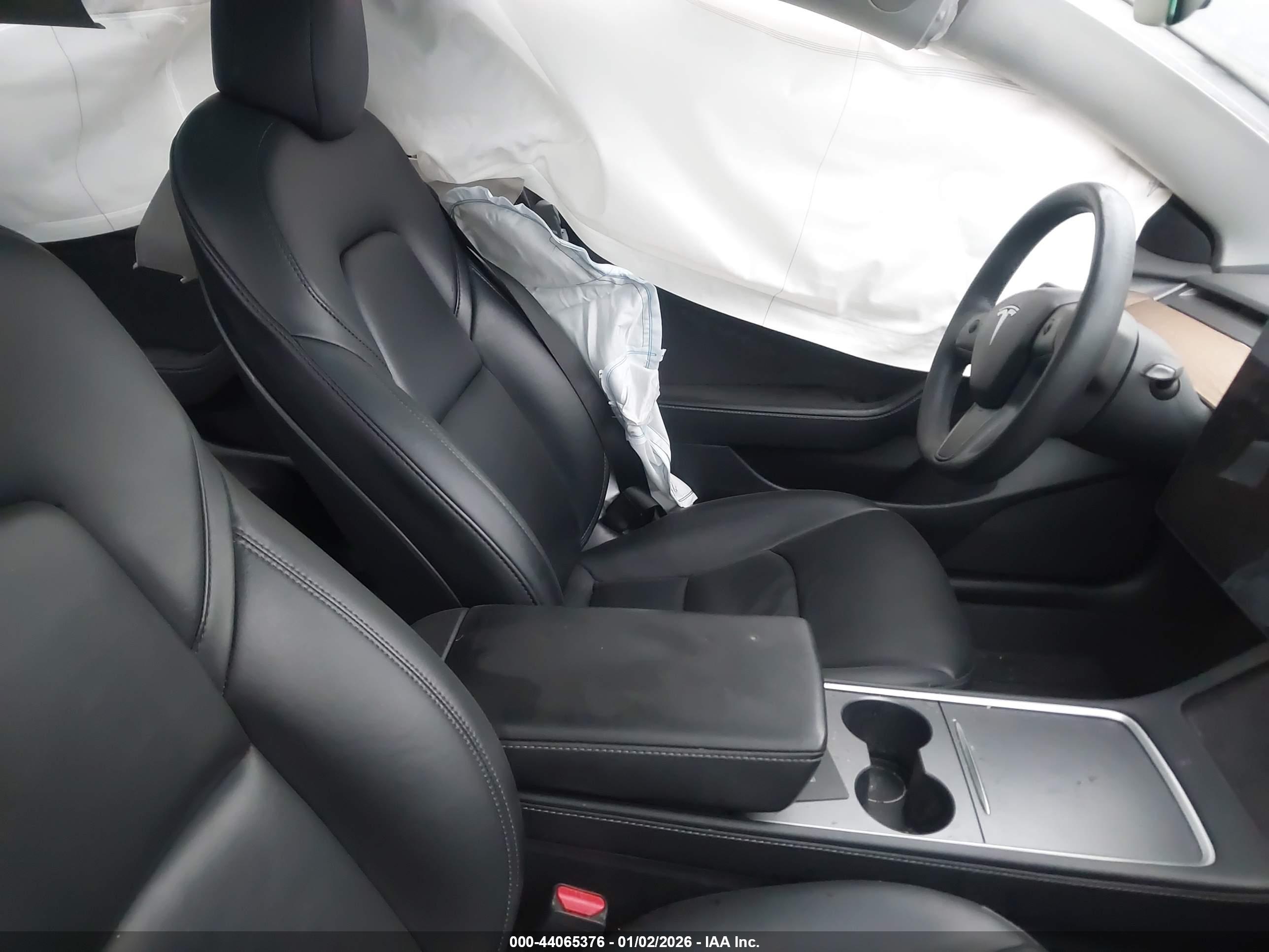 TESLA MODEL image 5