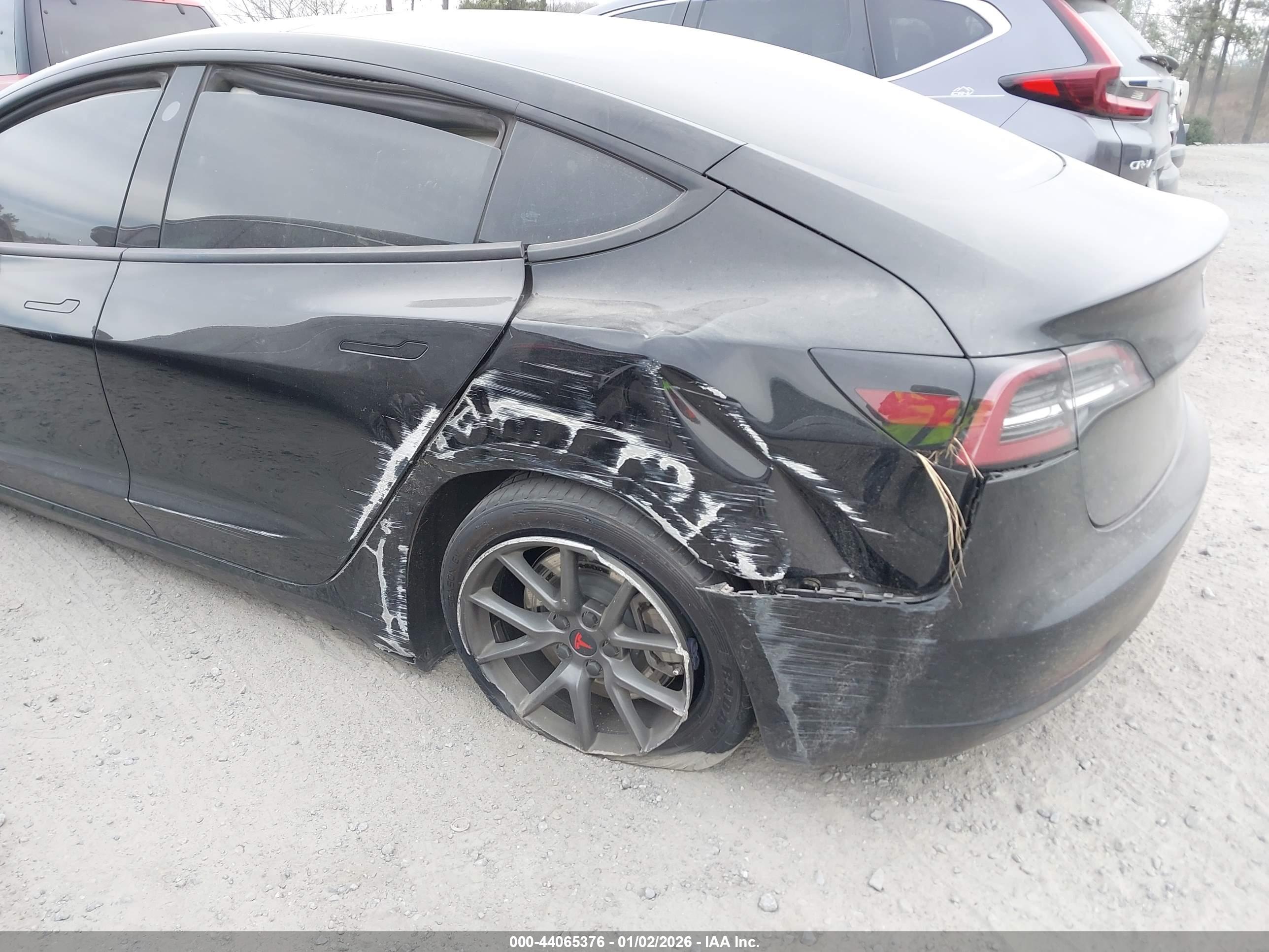TESLA MODEL image 6