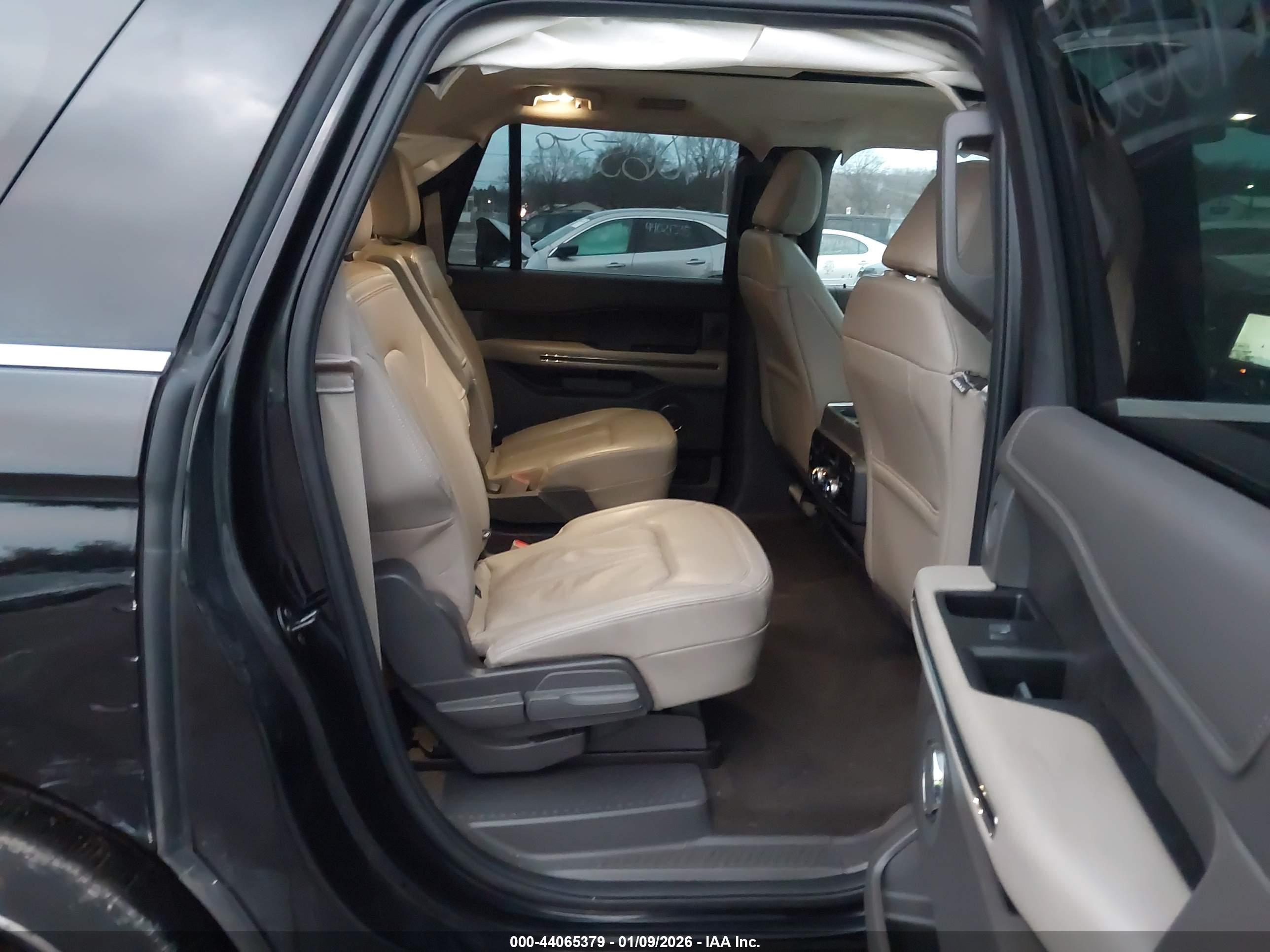 FORD EXPEDITION image 8