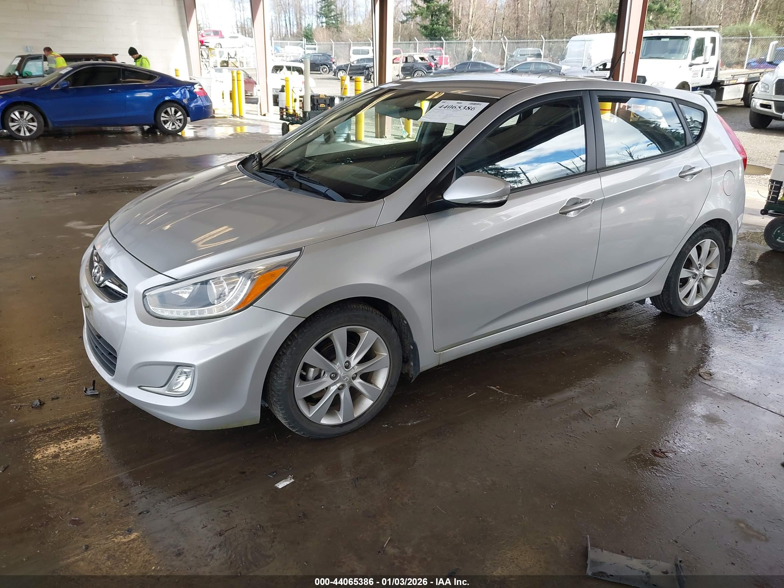 HYUNDAI ACCENT image 2