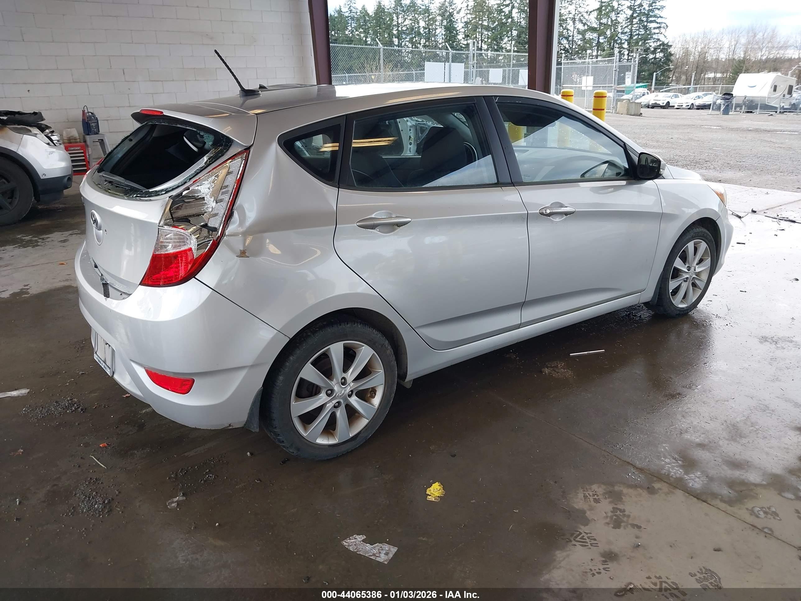 HYUNDAI ACCENT image 4