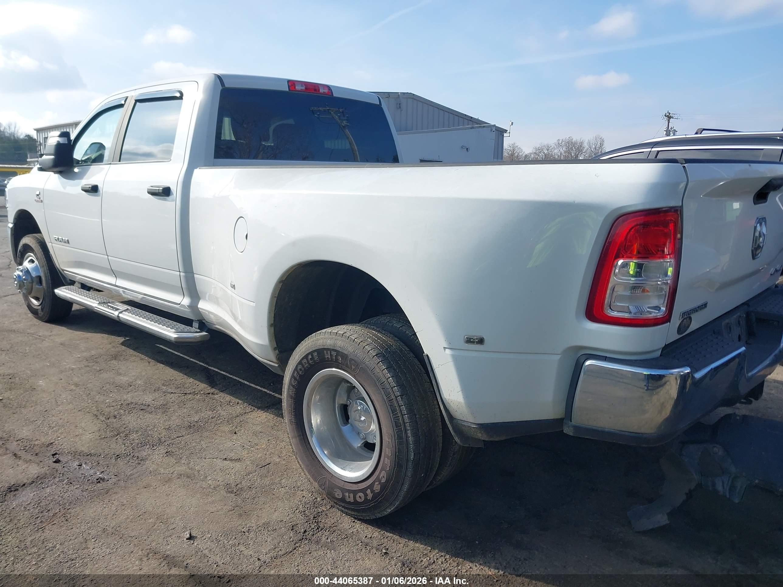 RAM 3500 image 3