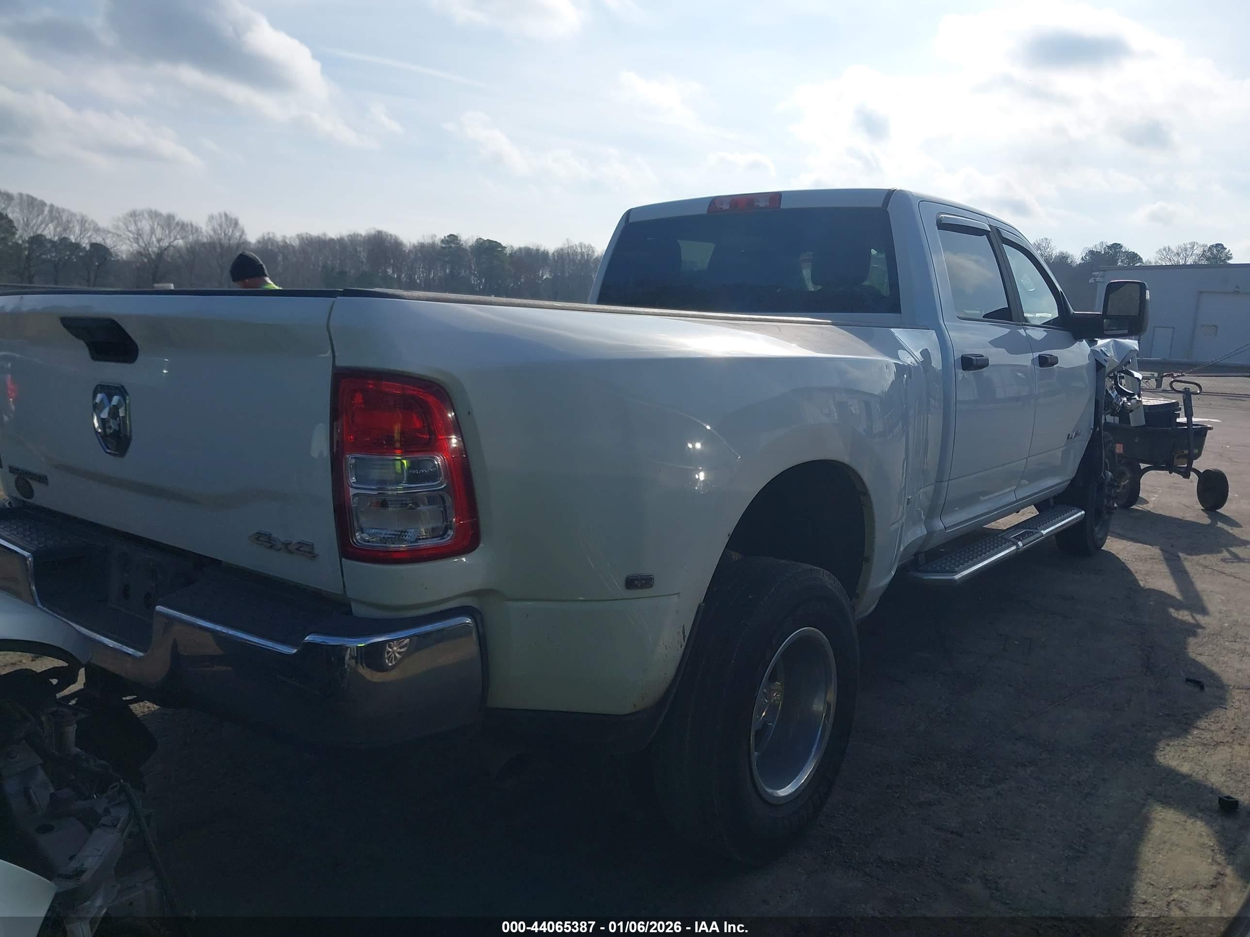 RAM 3500 image 4