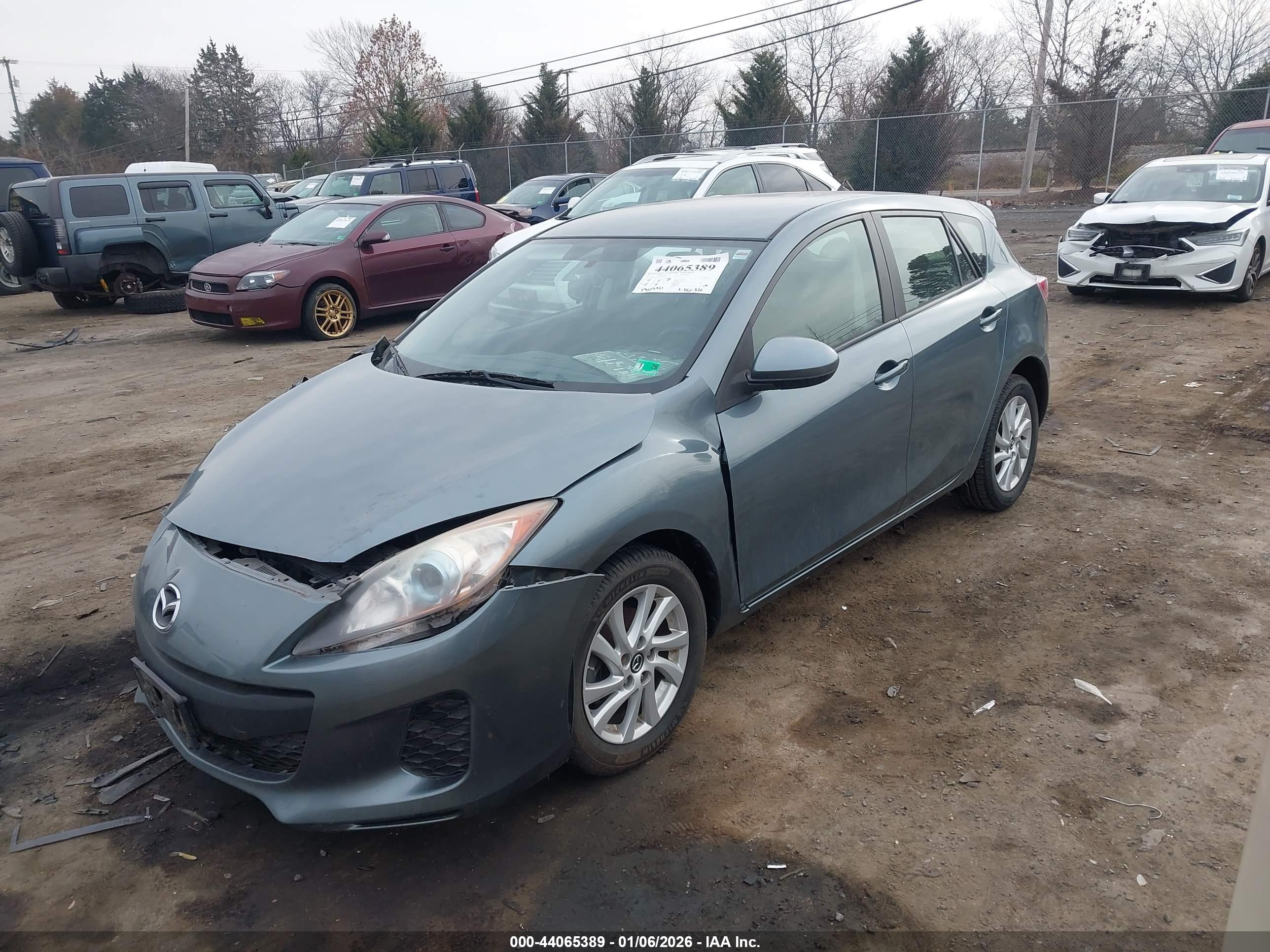 MAZDA MAZDA3 image 2