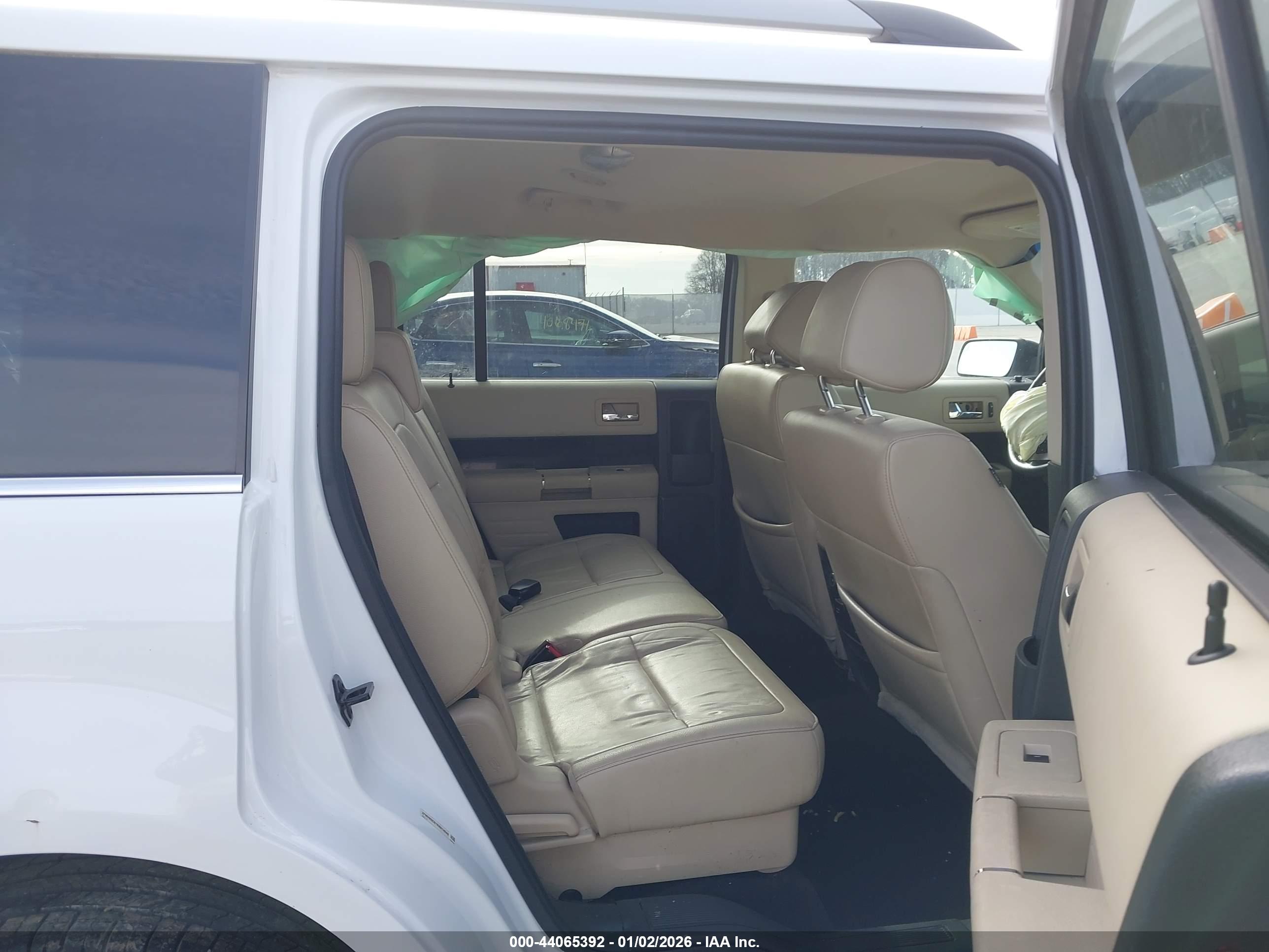 FORD FLEX image 8