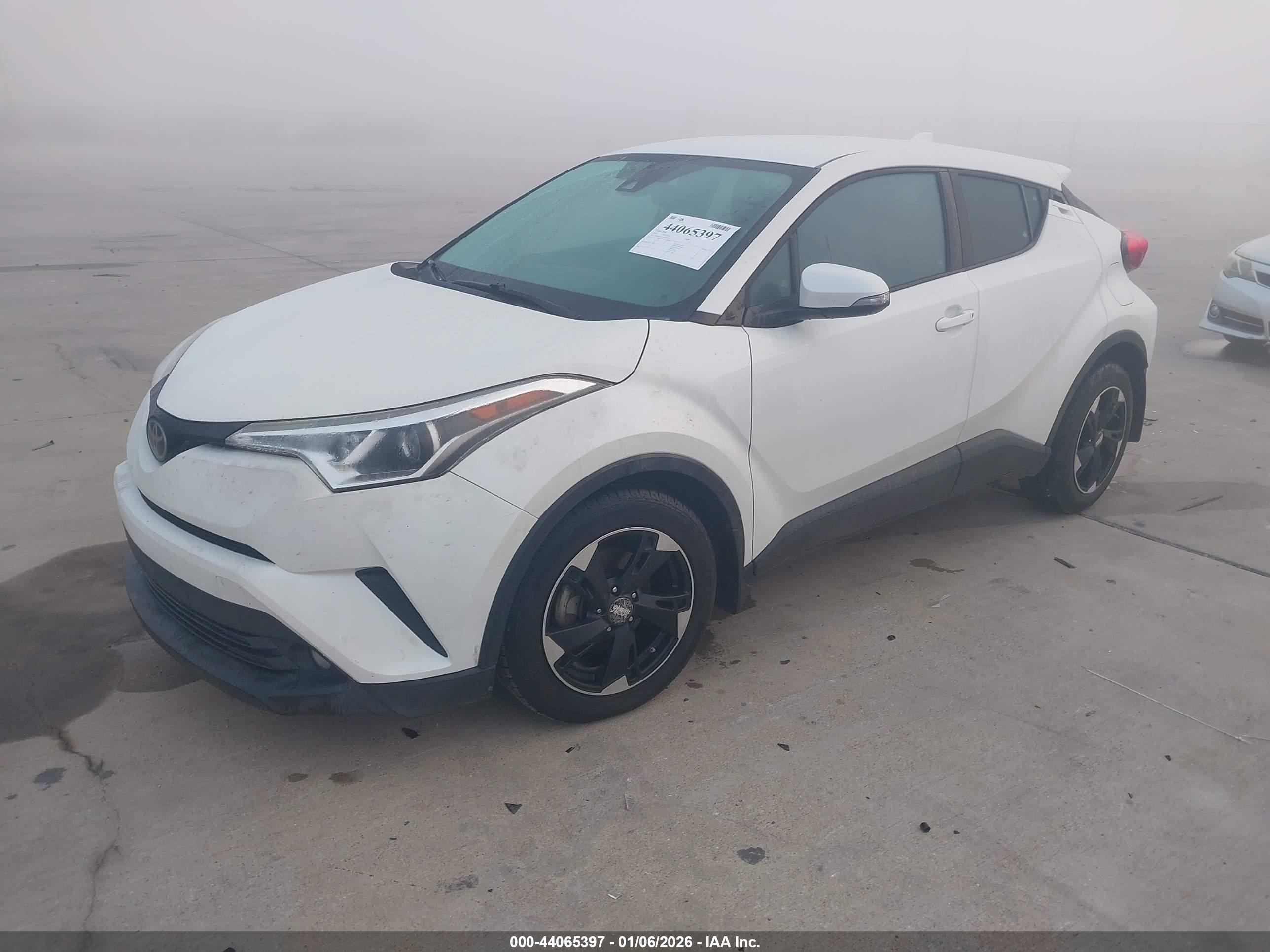 TOYOTA C-HR image 2