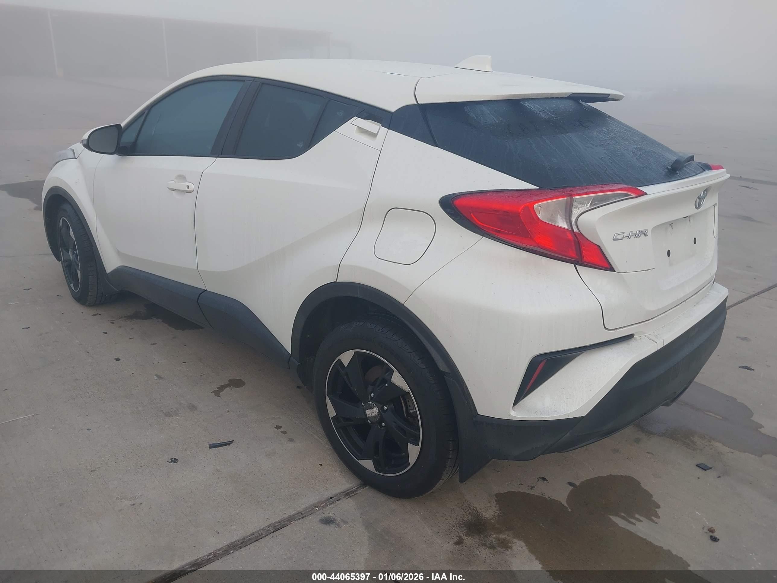 TOYOTA C-HR image 3