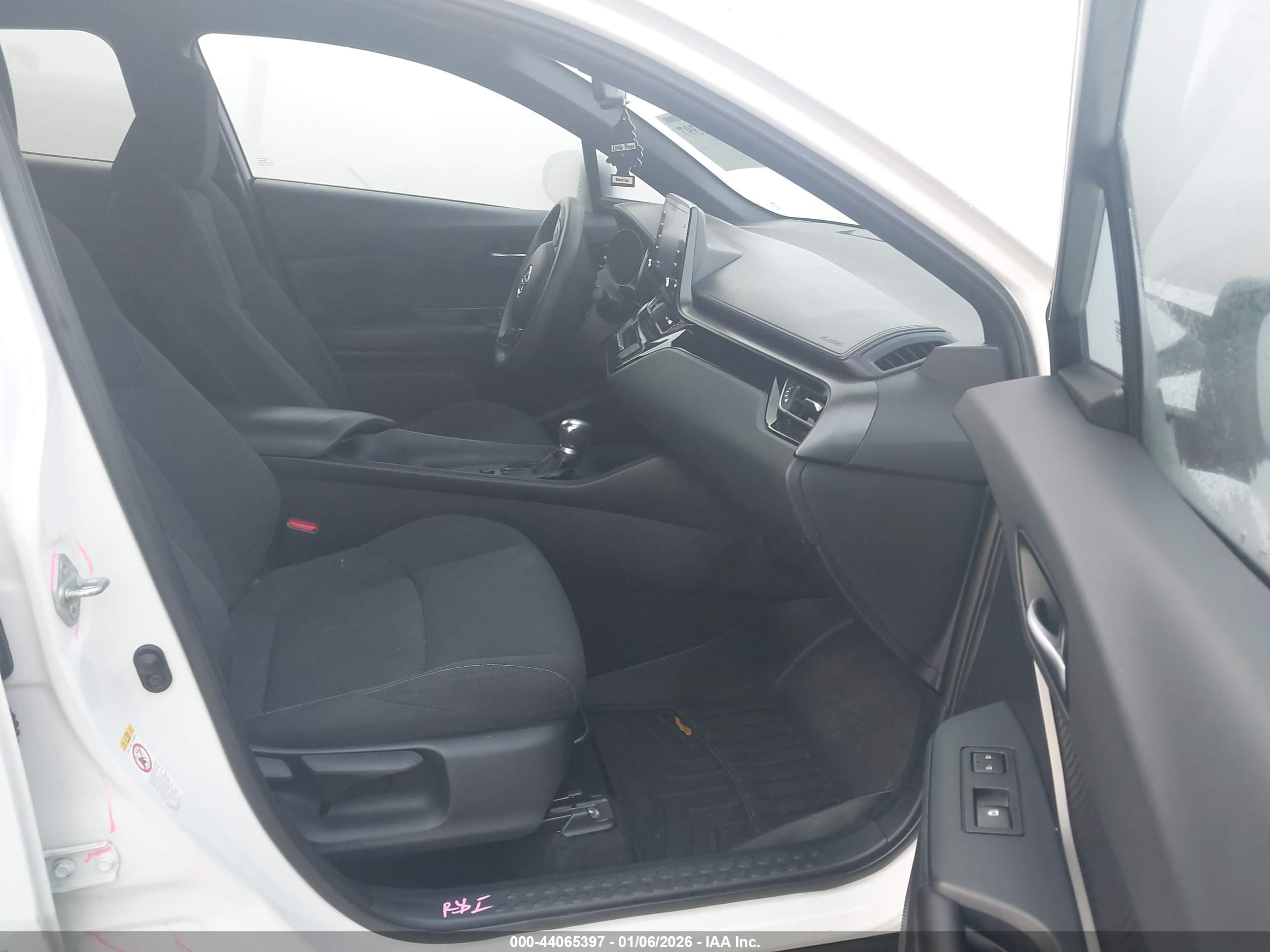 TOYOTA C-HR image 5