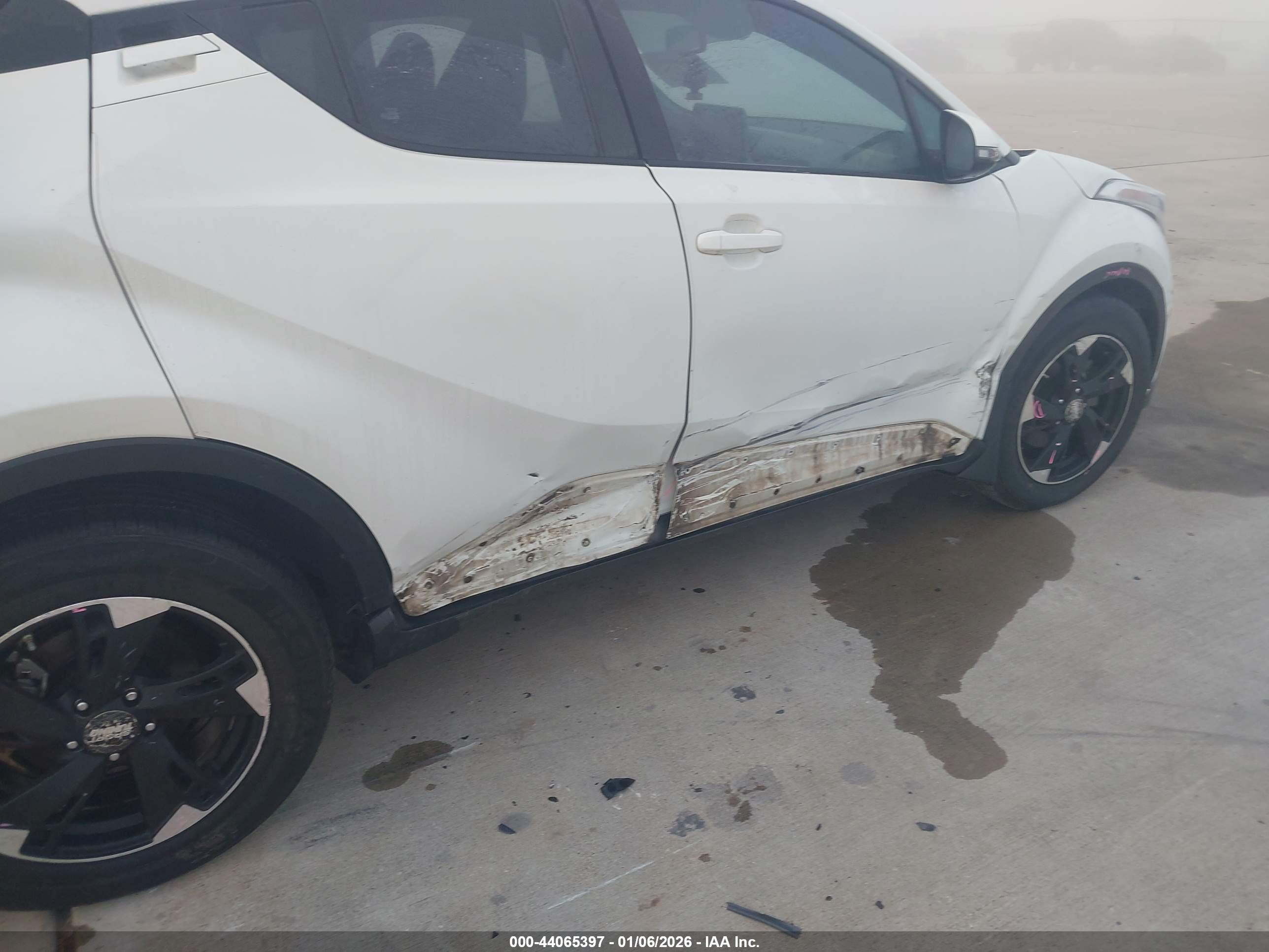 TOYOTA C-HR image 6