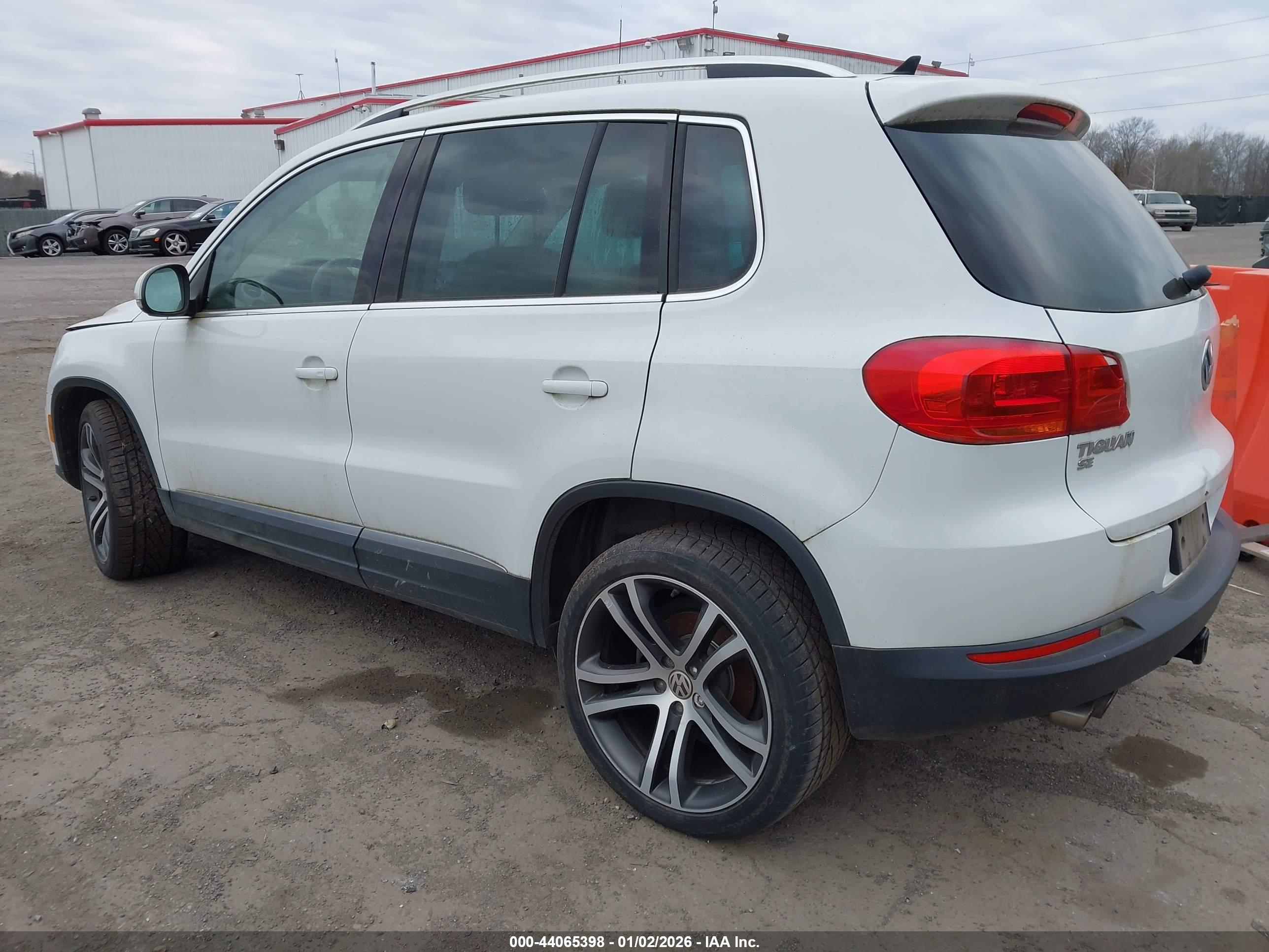 VOLKSWAGEN TIGUAN image 3