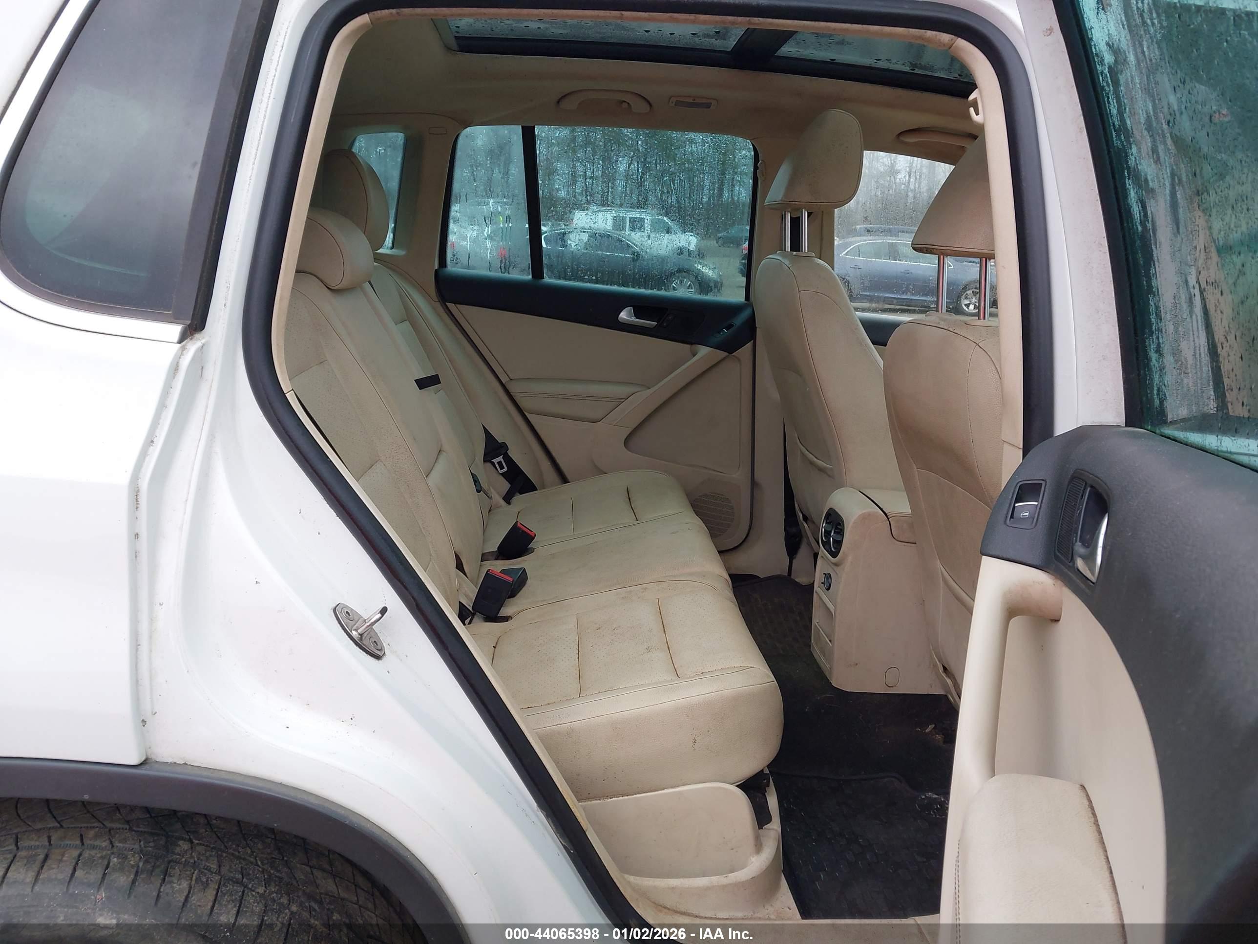 VOLKSWAGEN TIGUAN image 8