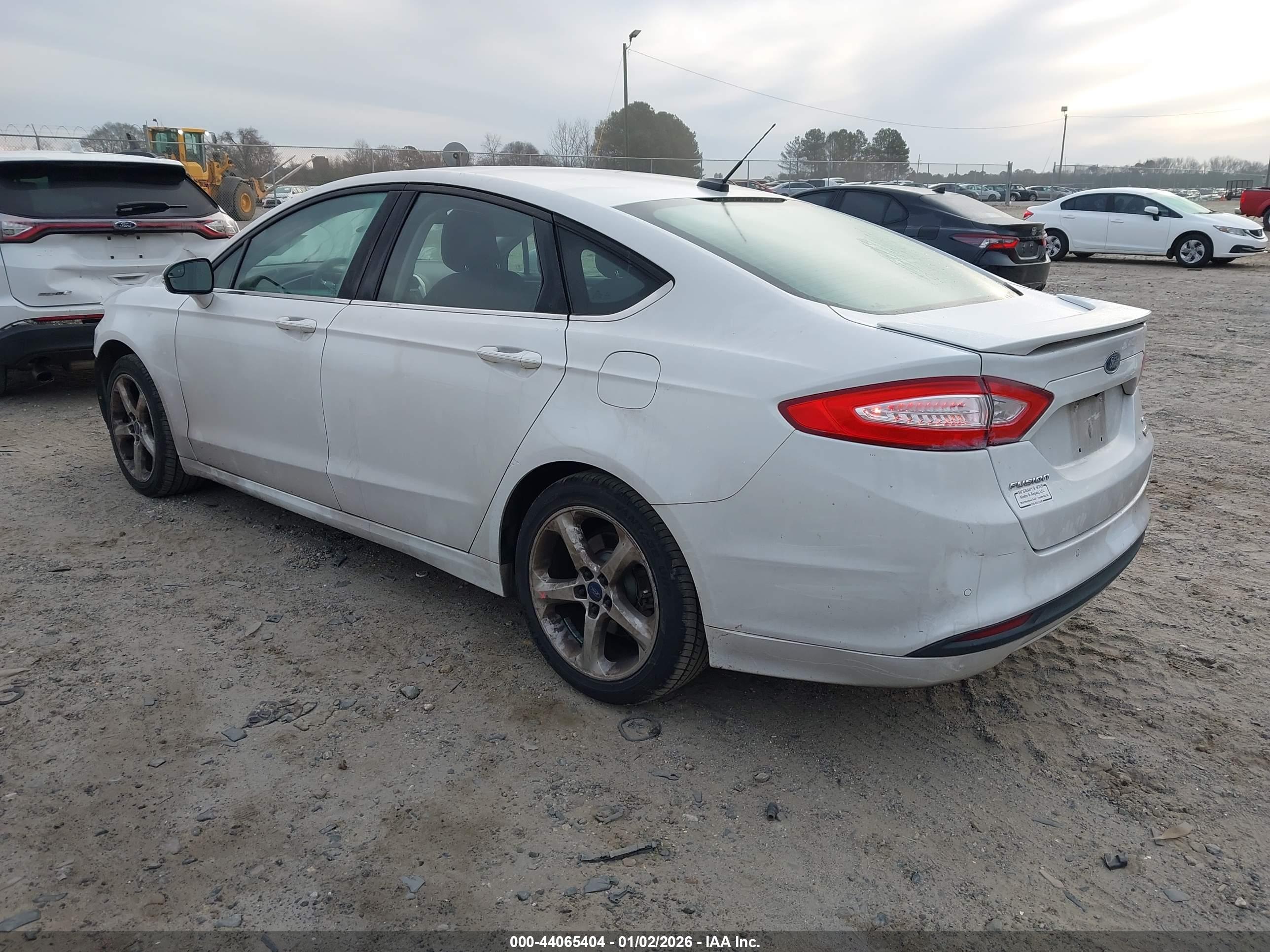 FORD FUSION image 3