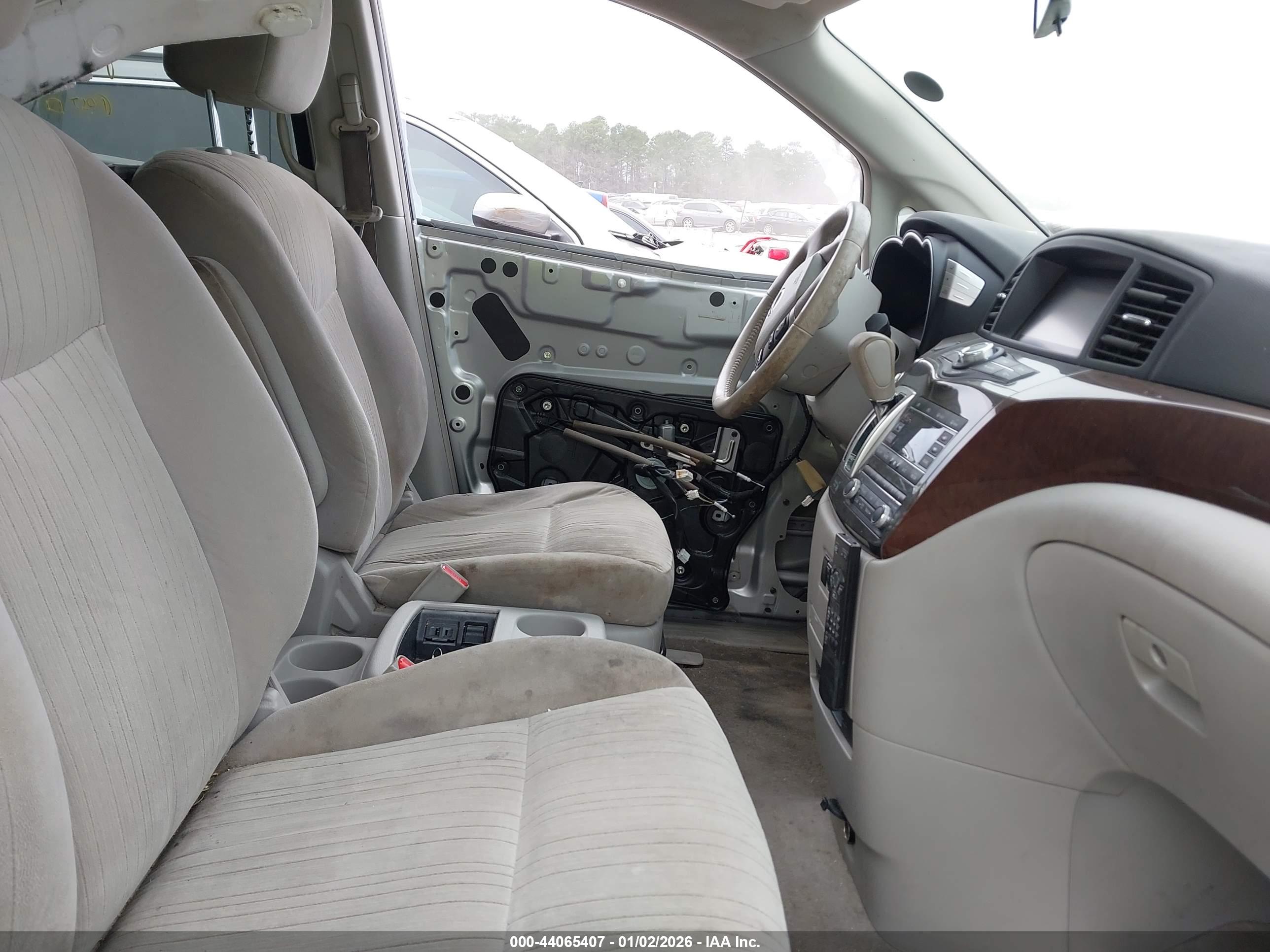 NISSAN QUEST image 5