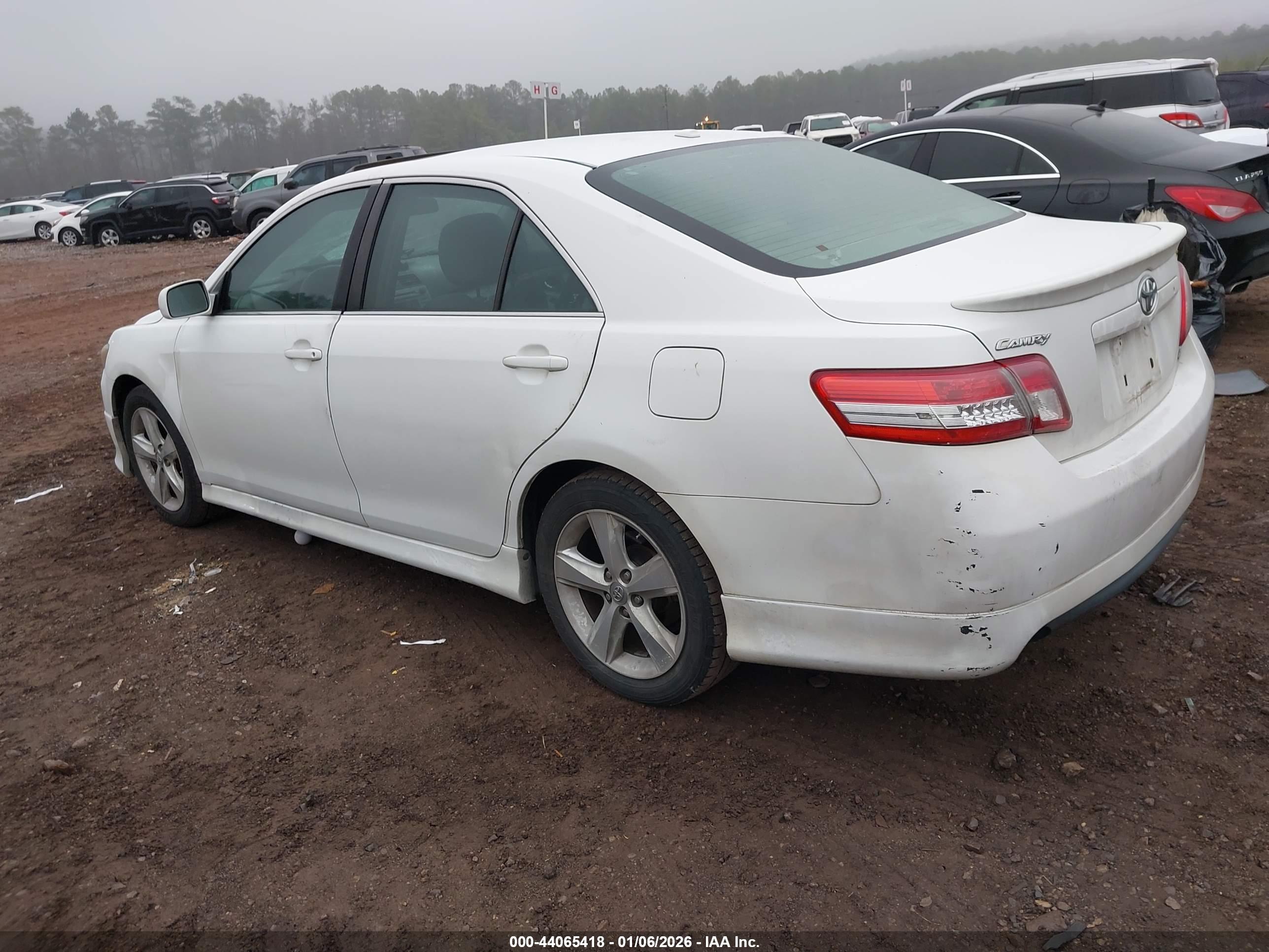 TOYOTA CAMRY image 3