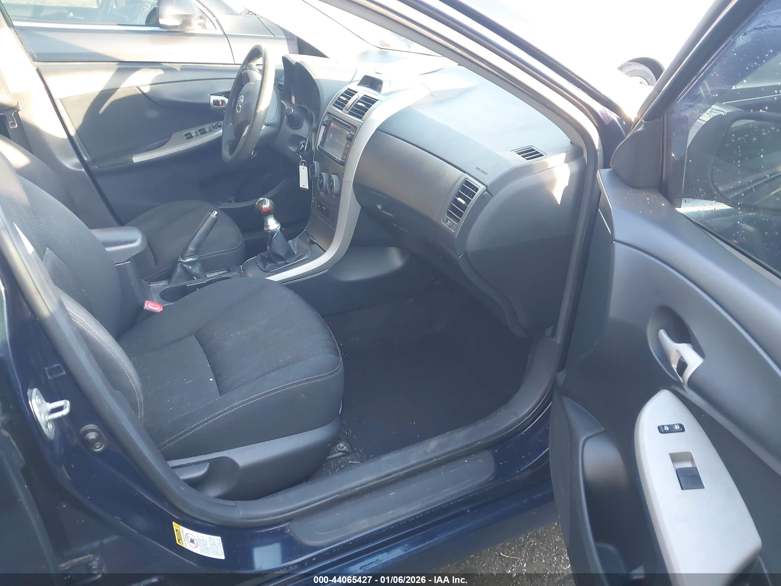 TOYOTA COROLLA image 5