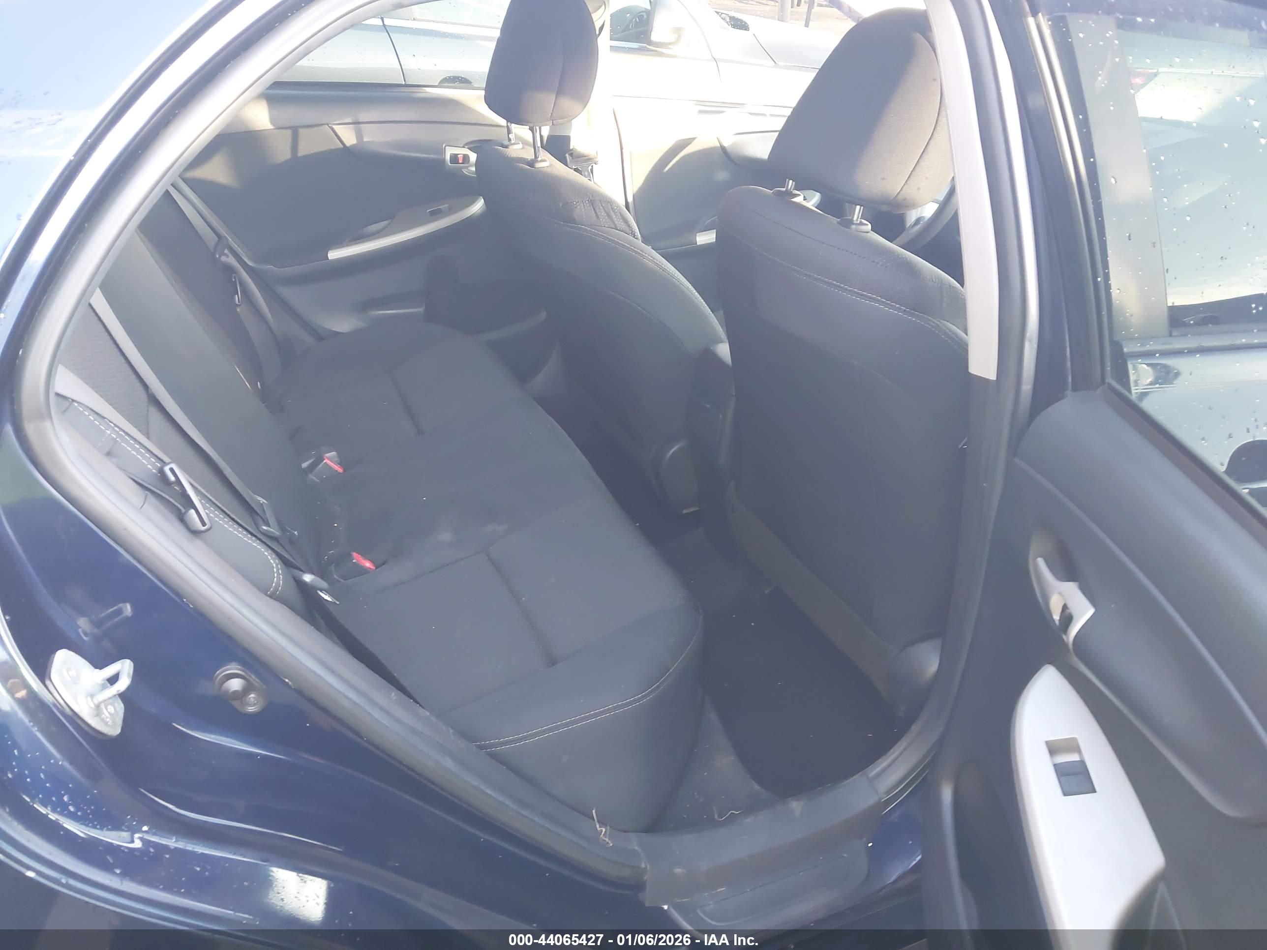 TOYOTA COROLLA image 8