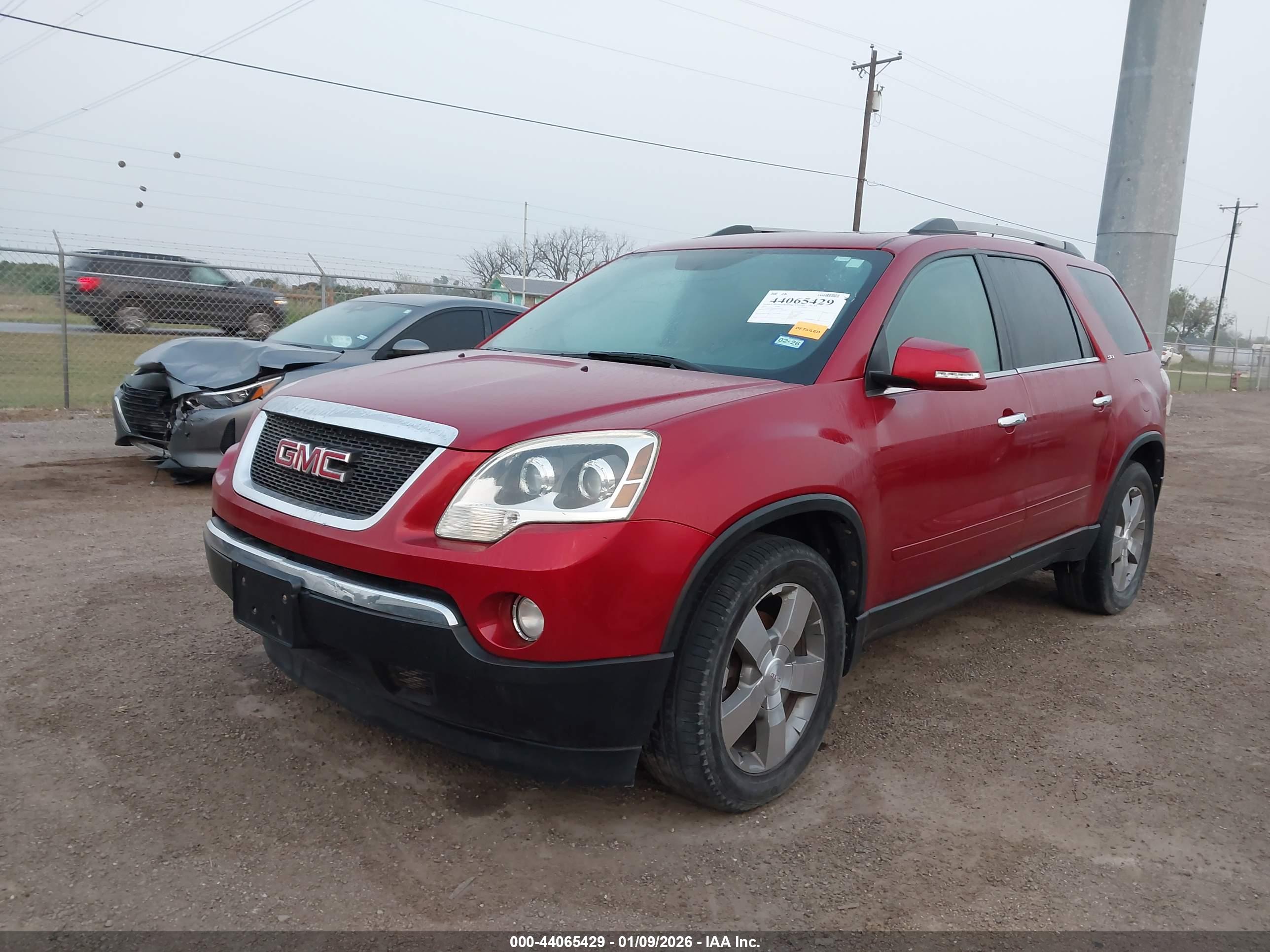 GMC ACADIA image 2