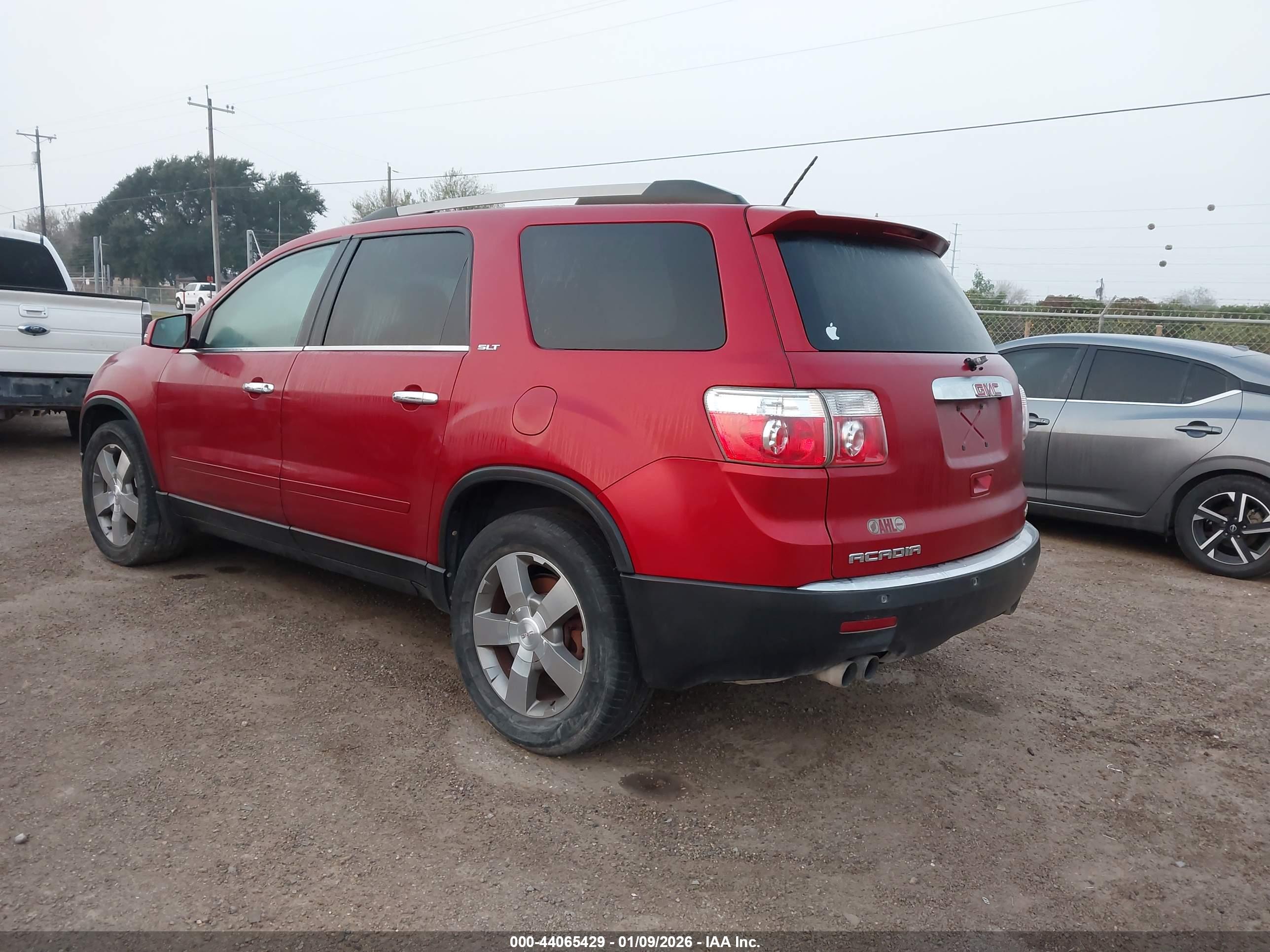 GMC ACADIA image 3