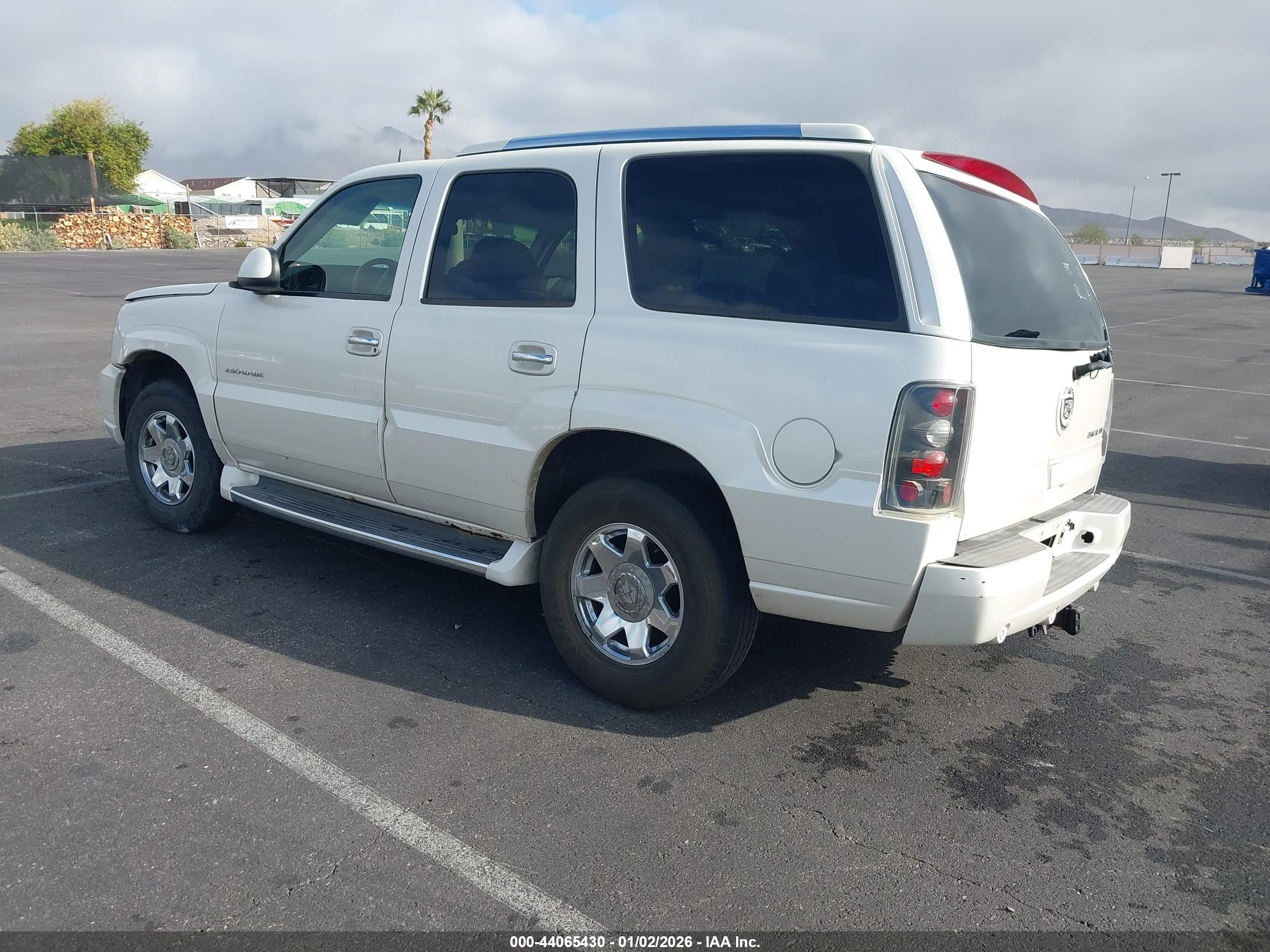 CADILLAC ESCALADE image 3
