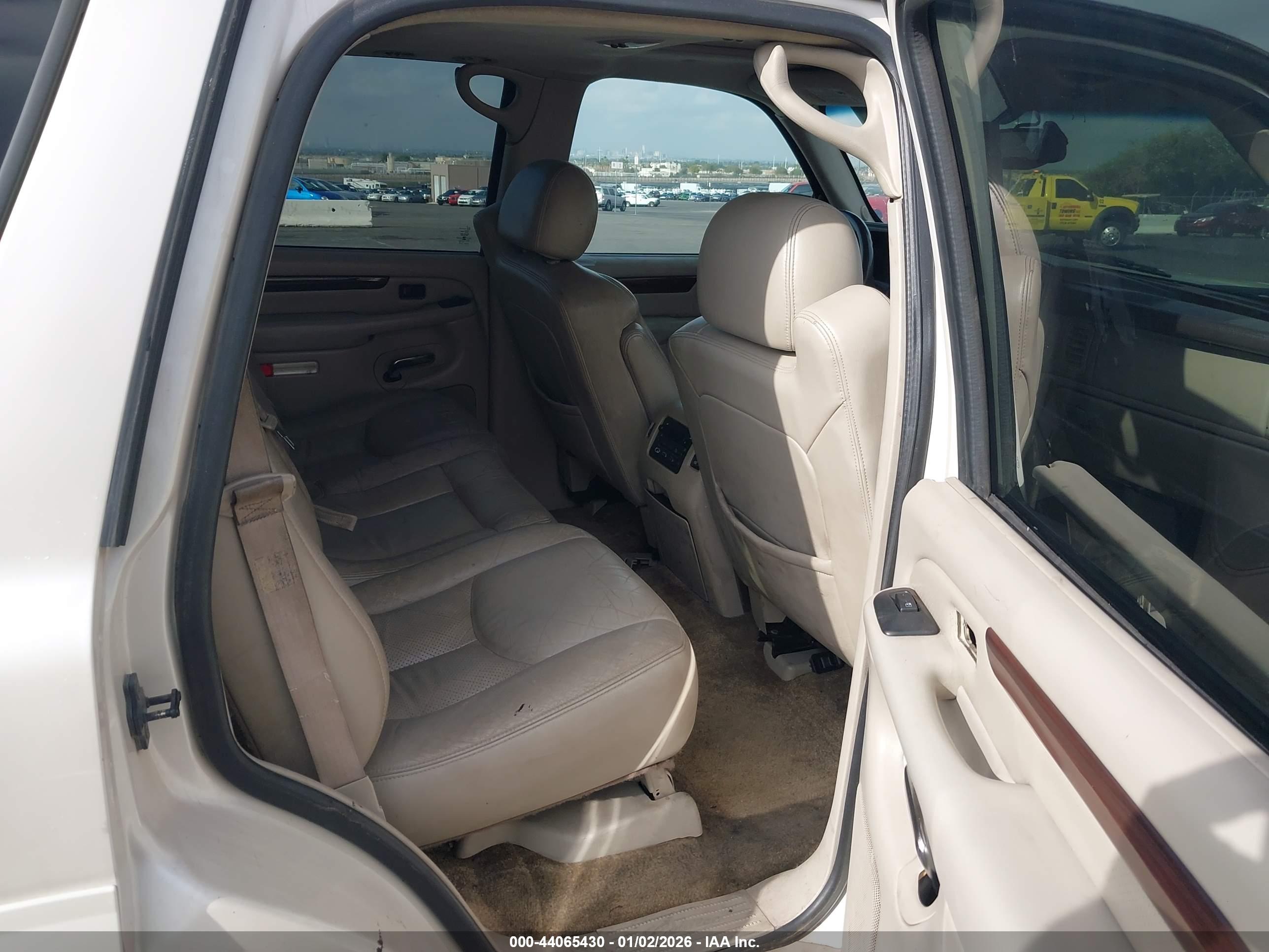 CADILLAC ESCALADE image 8