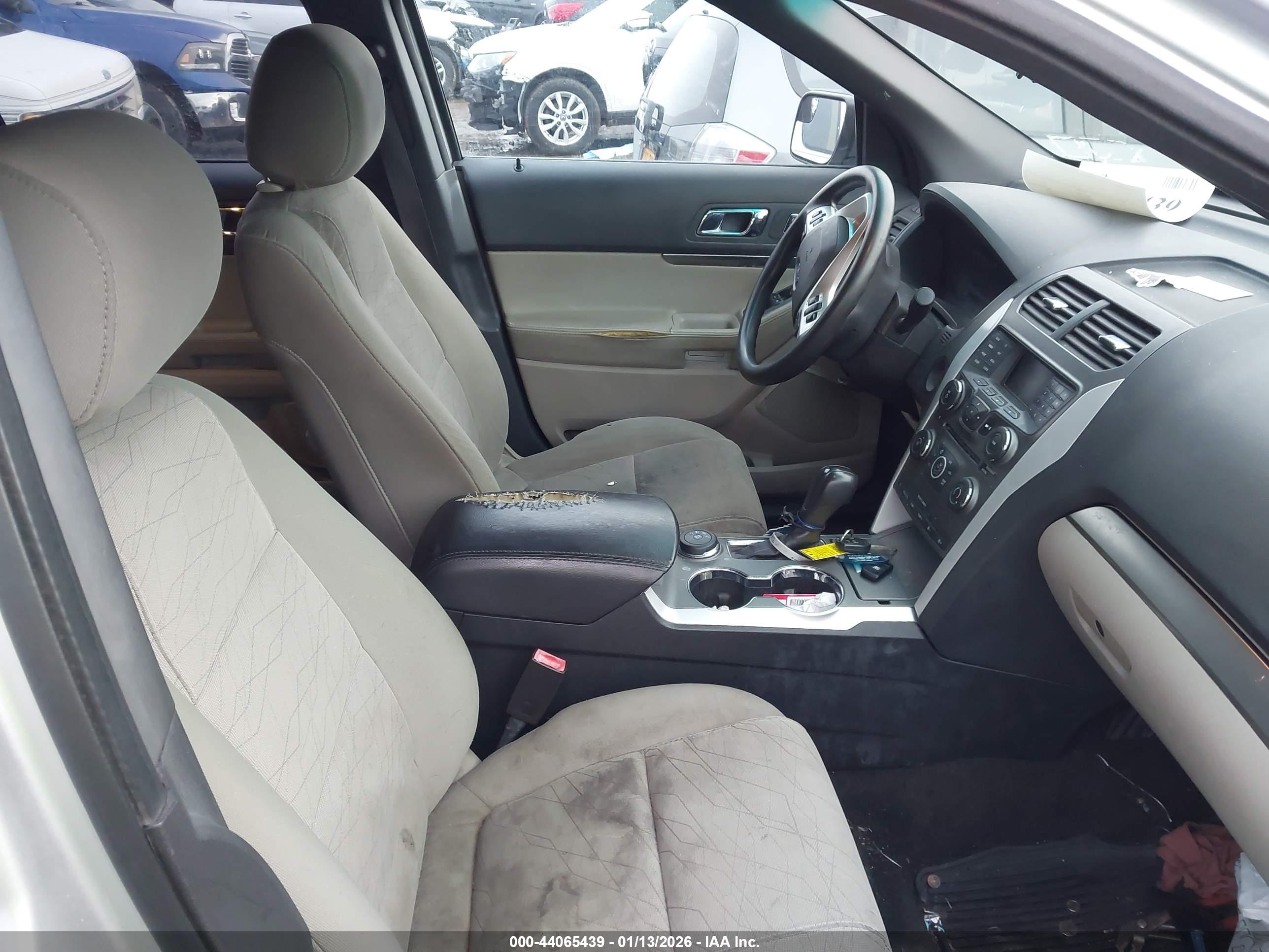 FORD EXPLORER image 5
