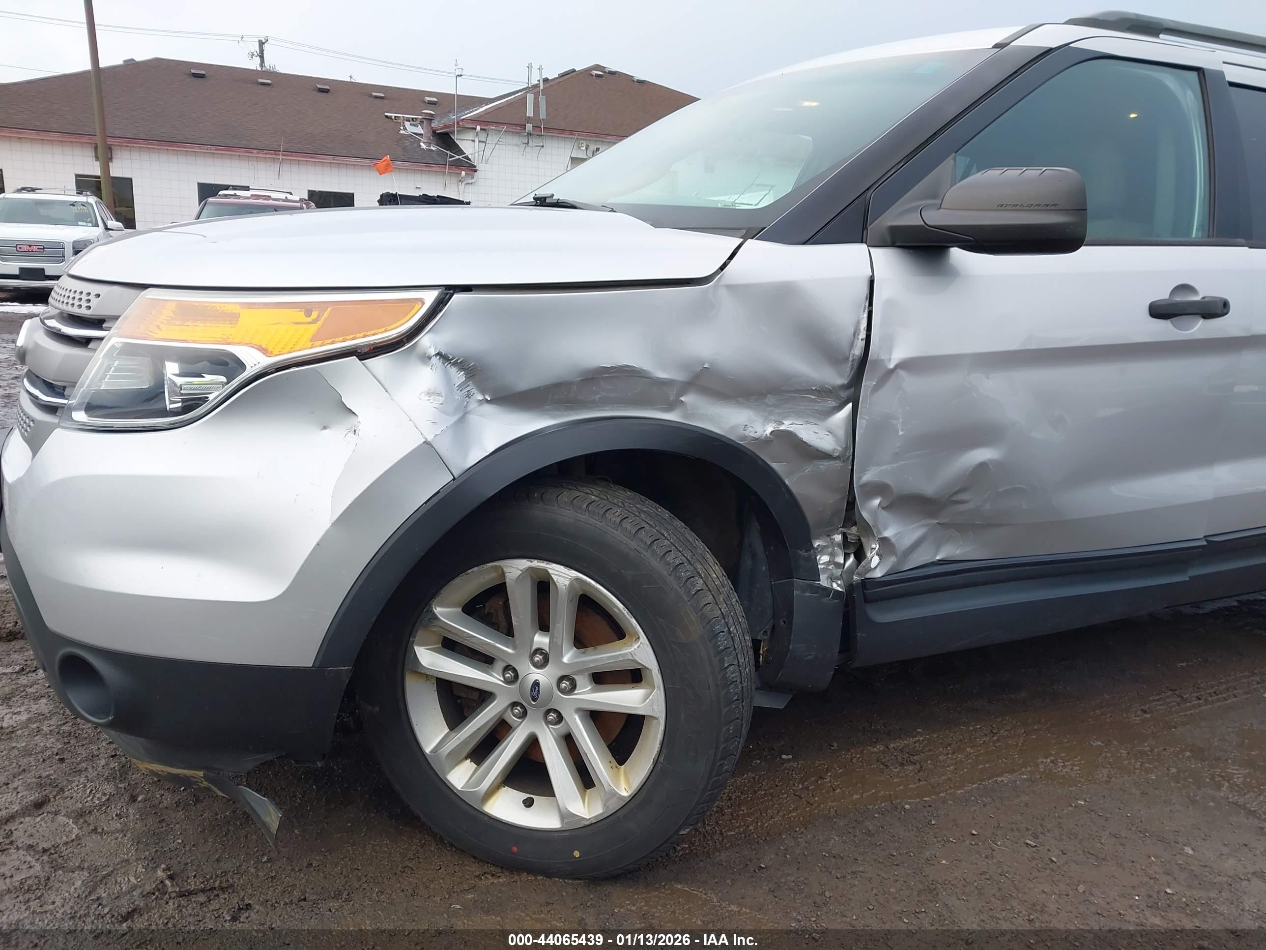 FORD EXPLORER image 6