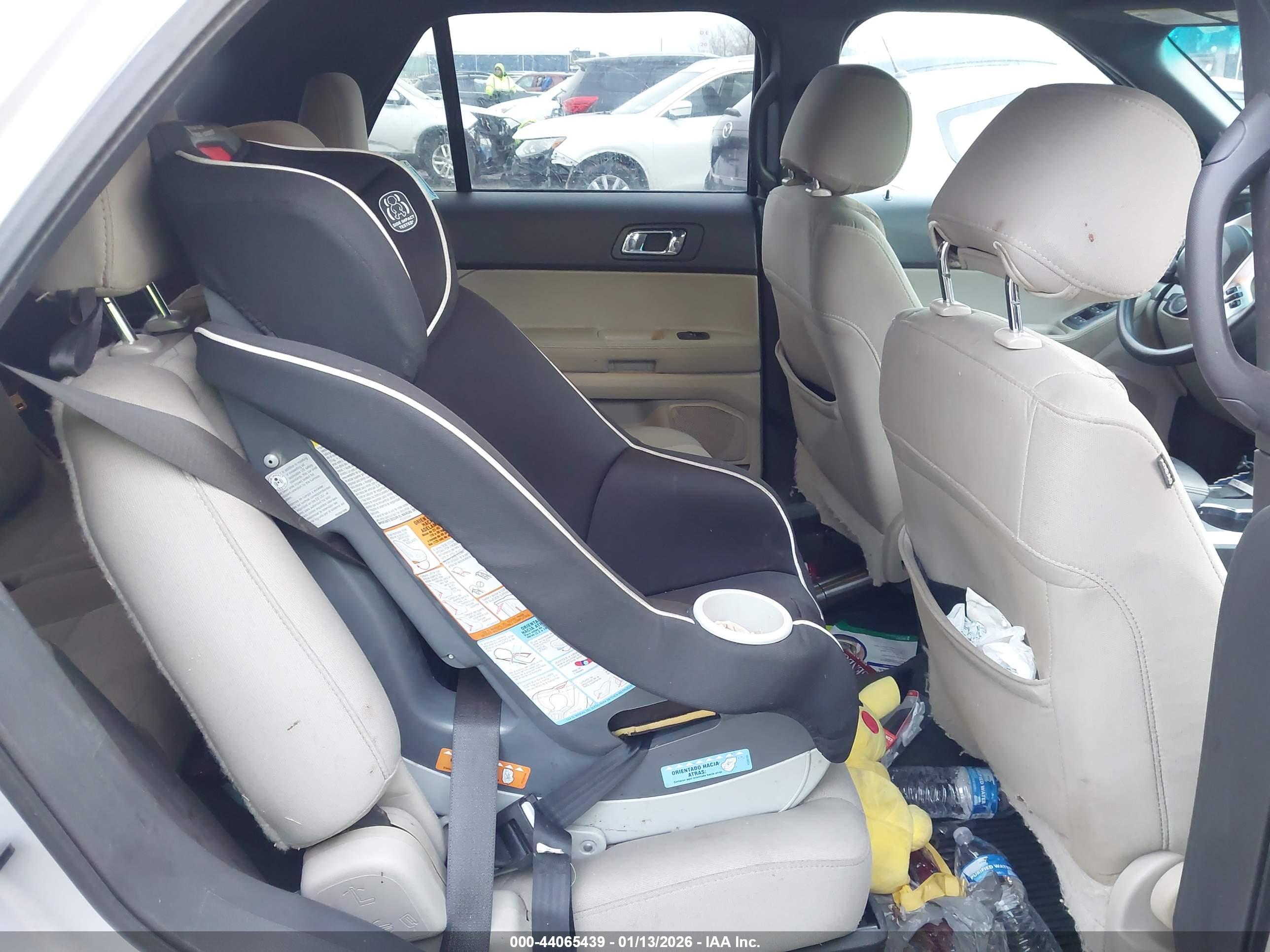 FORD EXPLORER image 8