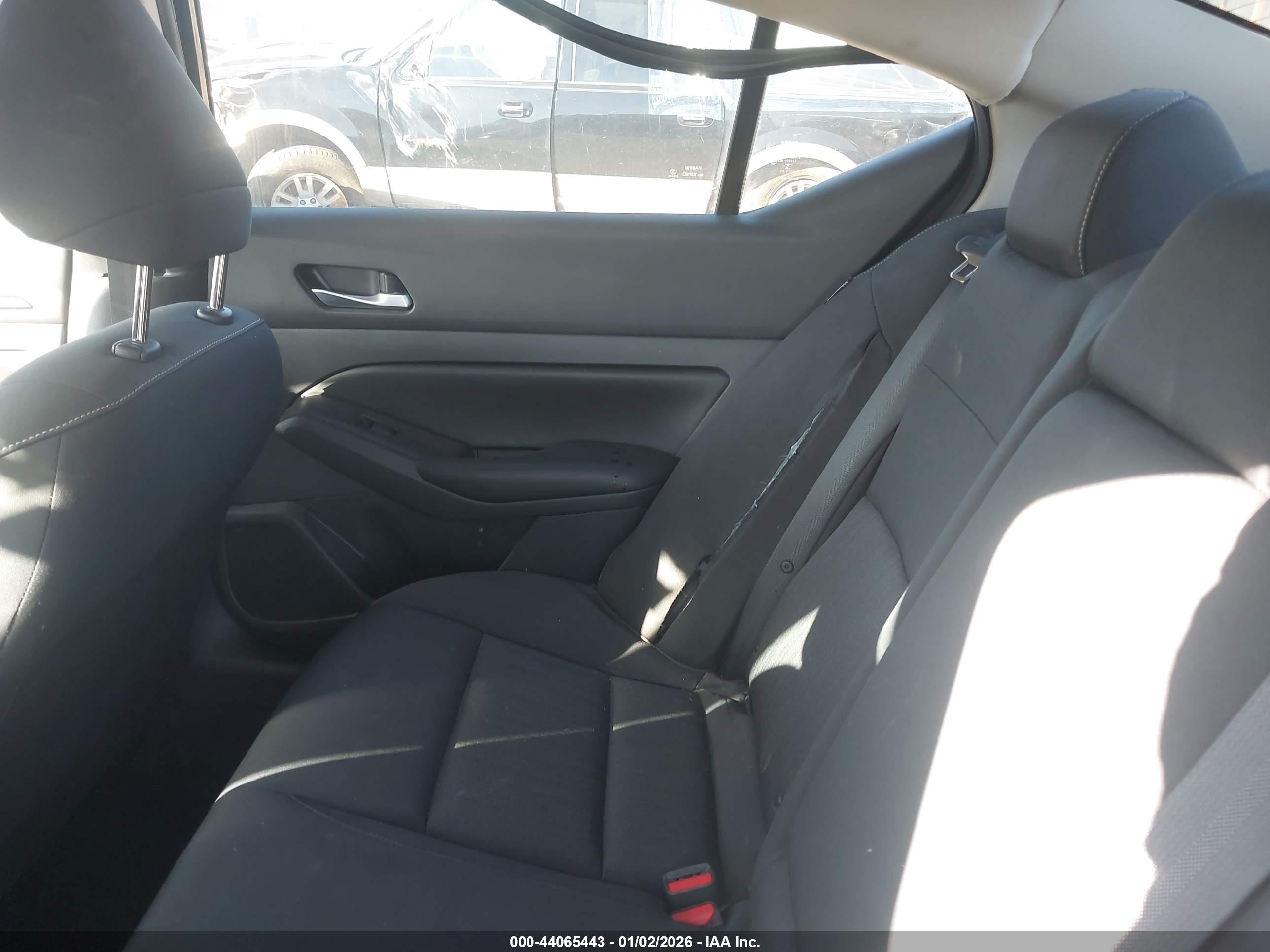 NISSAN ALTIMA image 8