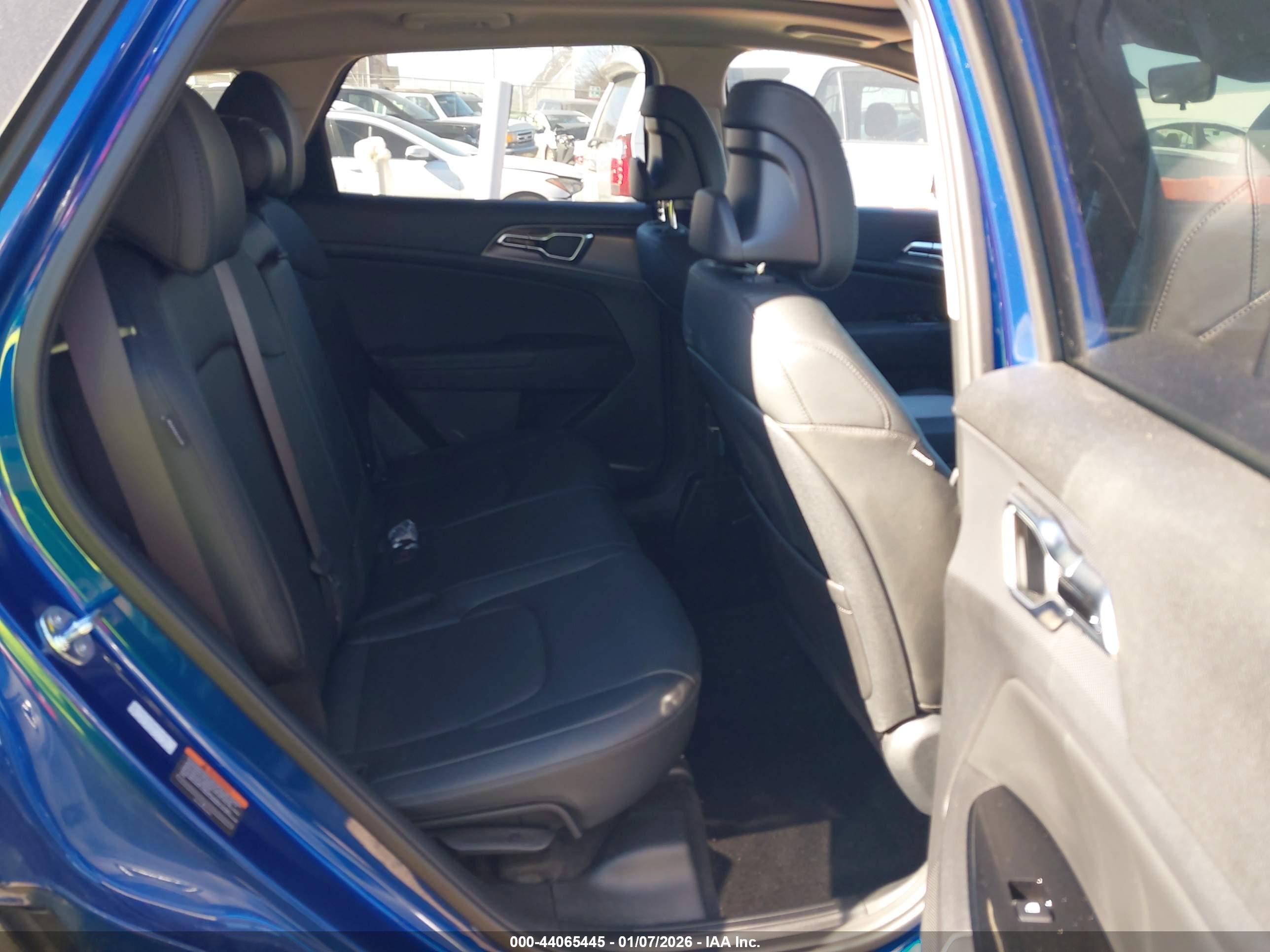 KIA SPORTAGE image 8