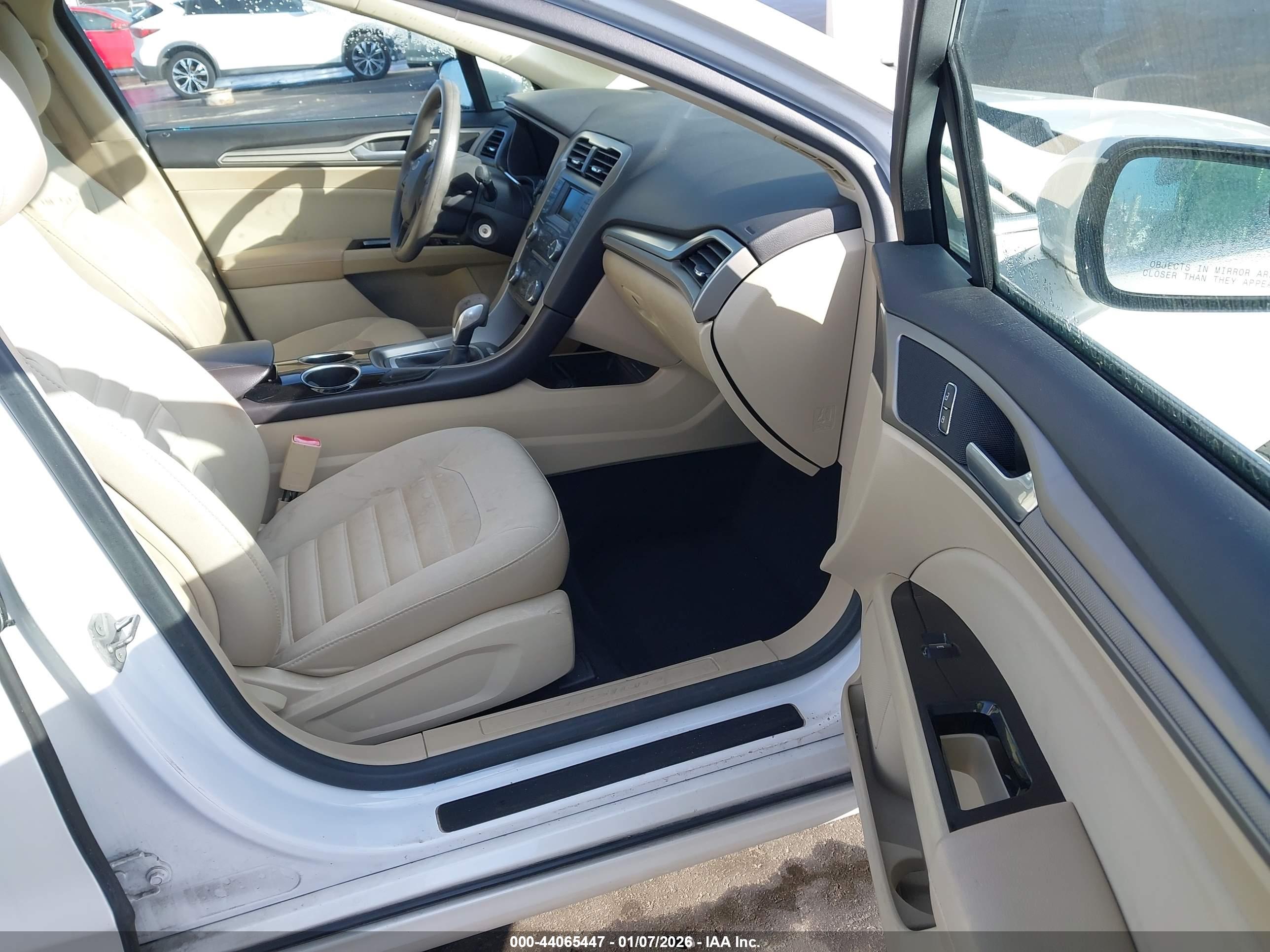 FORD FUSION image 5