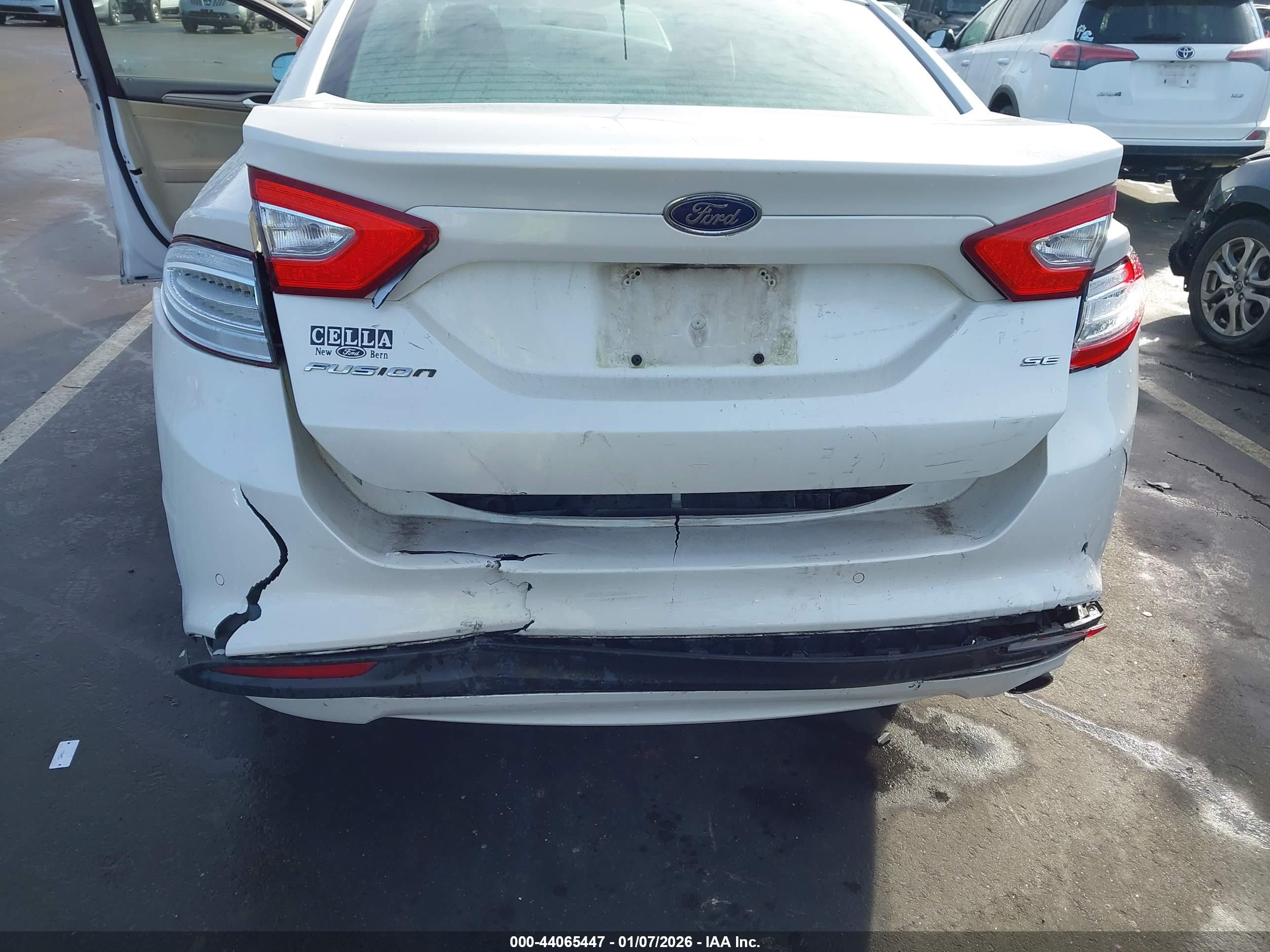 FORD FUSION image 6