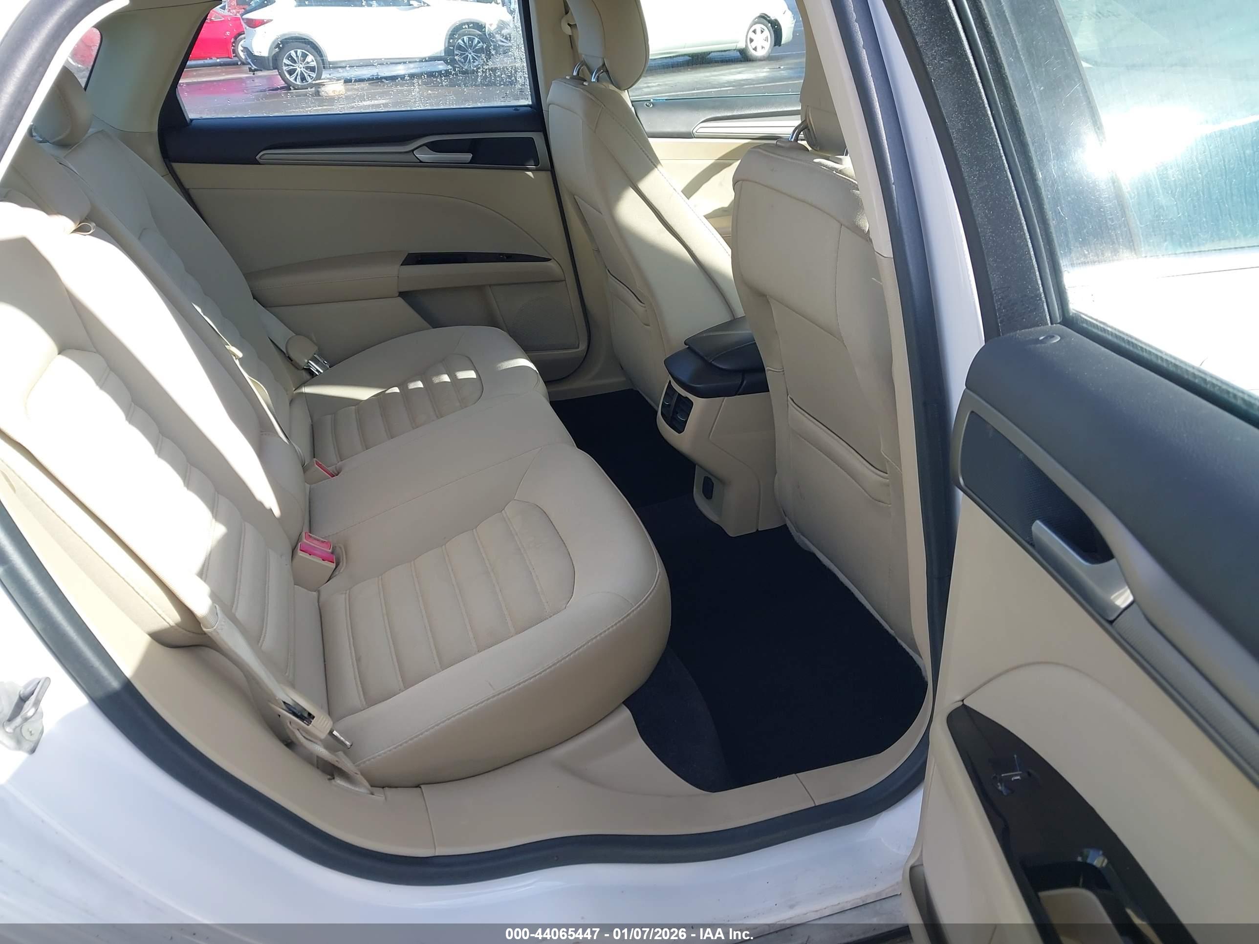 FORD FUSION image 8