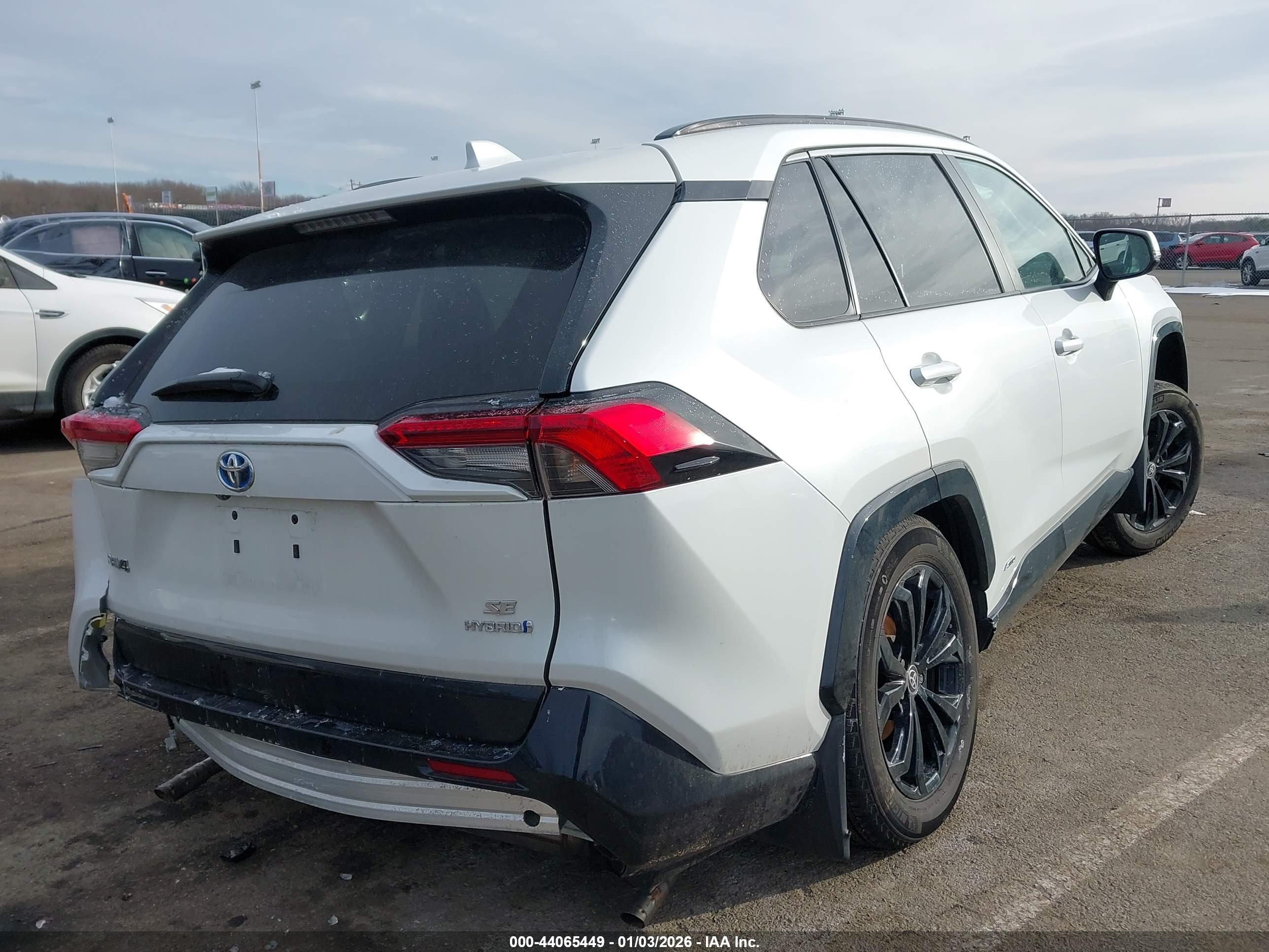 TOYOTA RAV4 image 4