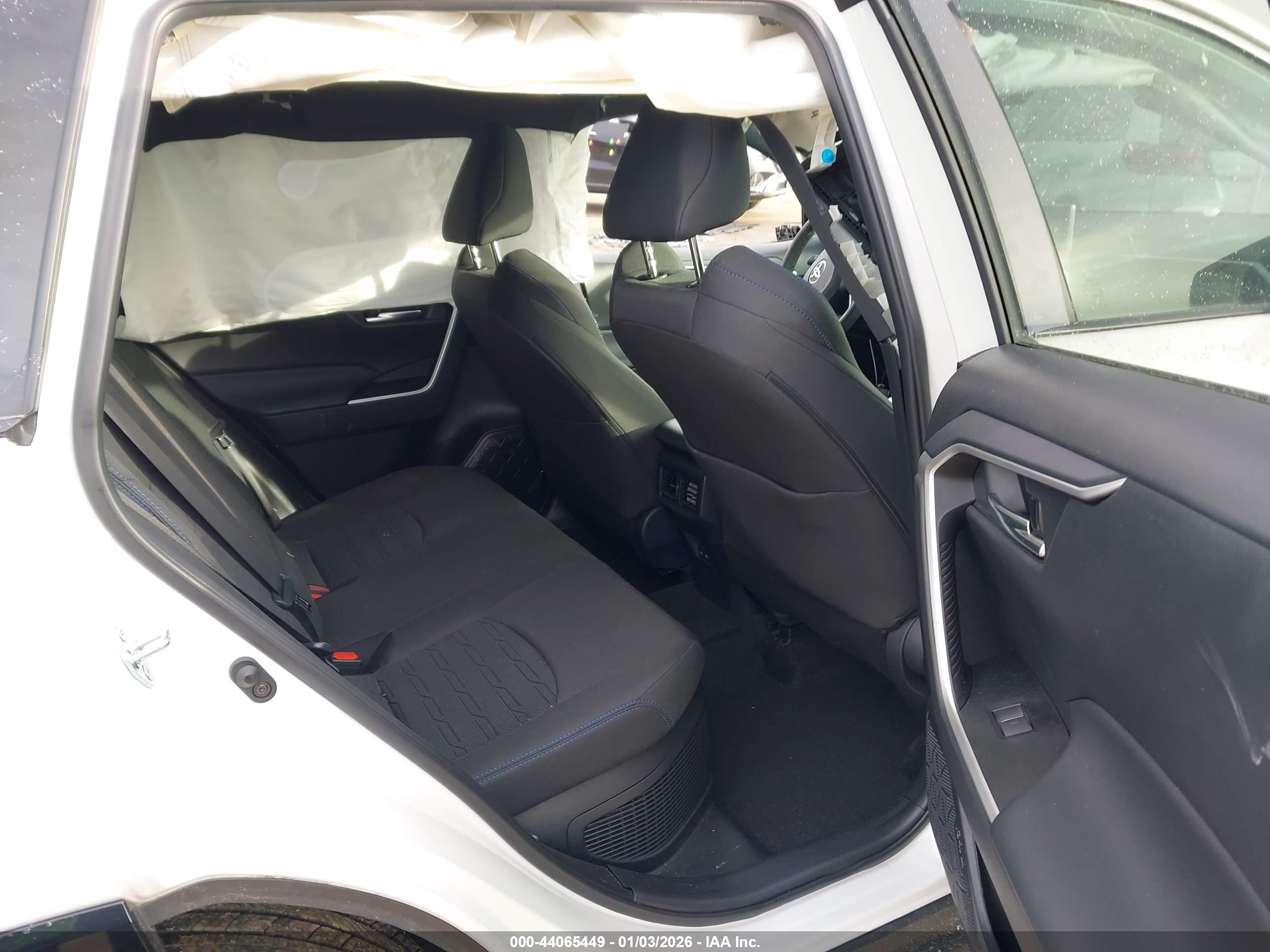 TOYOTA RAV4 image 8