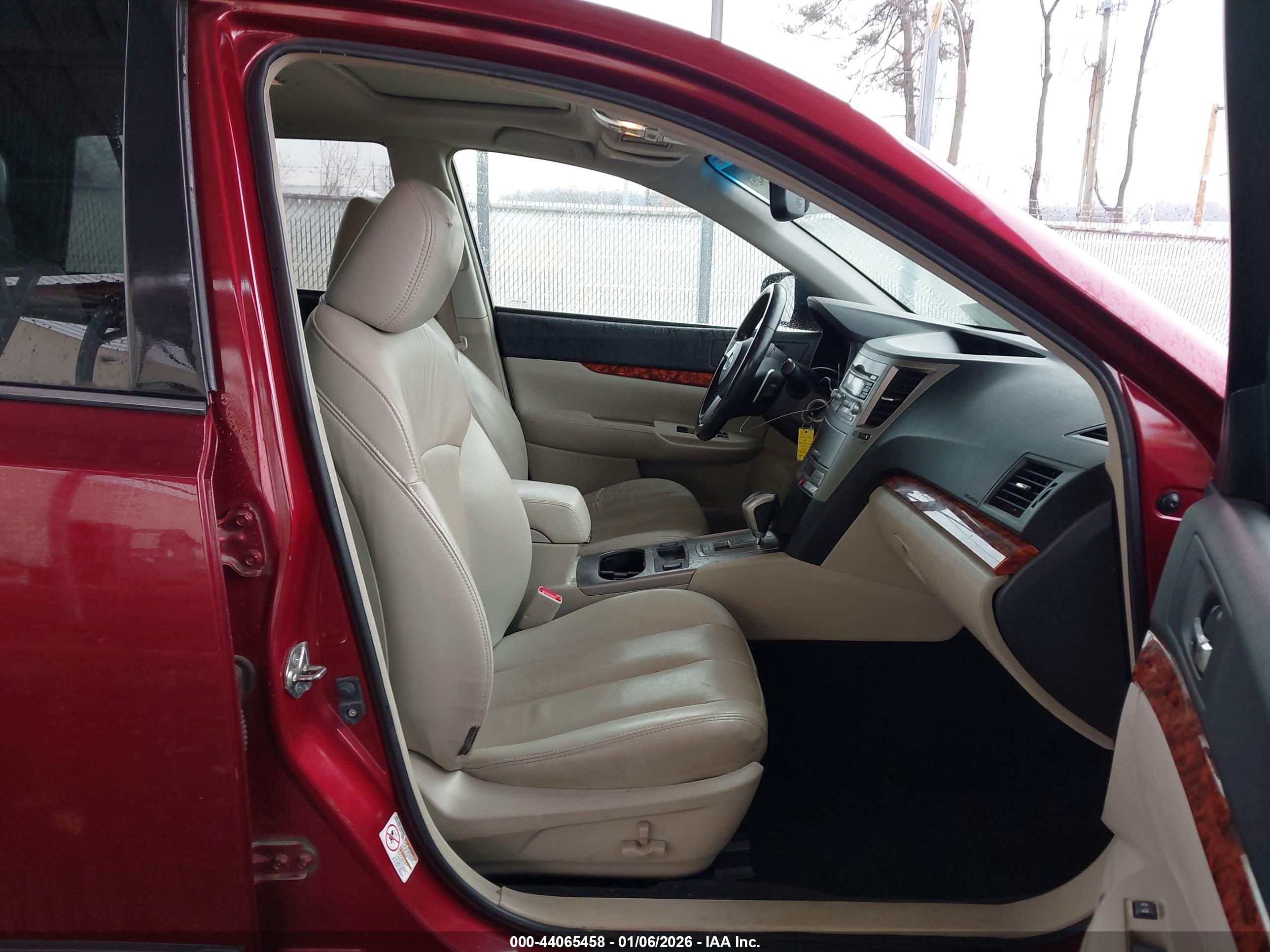 SUBARU OUTBACK image 5